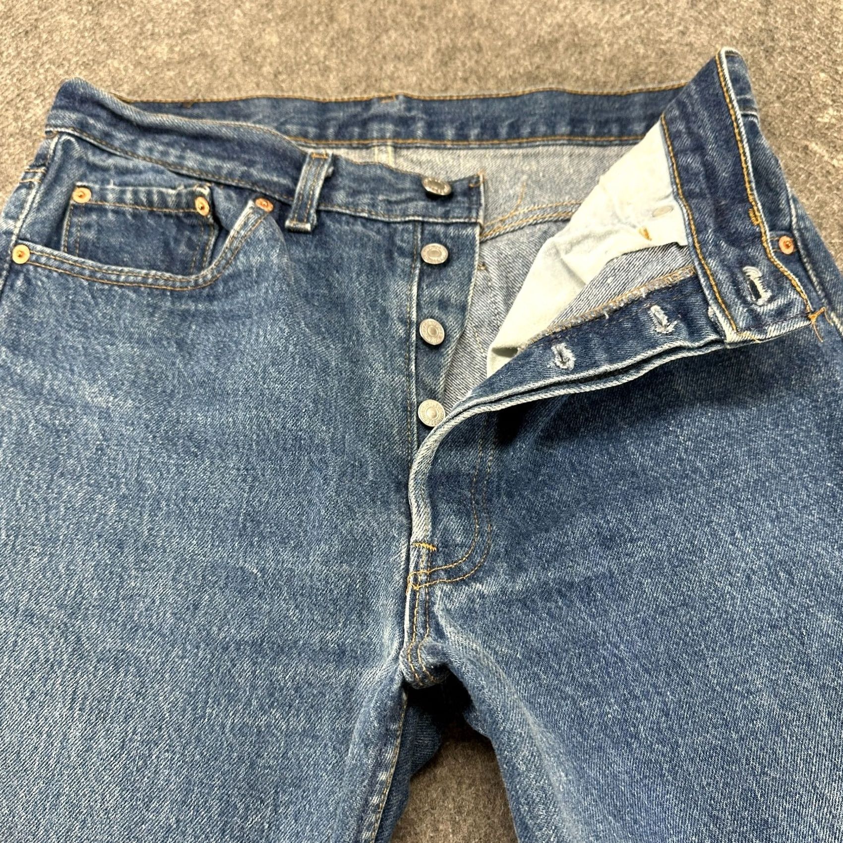 Levi's VINTAGE Levi's 501 Jeans Mens 34x34 Actual 32x32 Blue Medium Wash Cotton USA 80s Jeans Straight 5-Pocket Mens Size US 34 / EU 50 - 2 Thumbnail