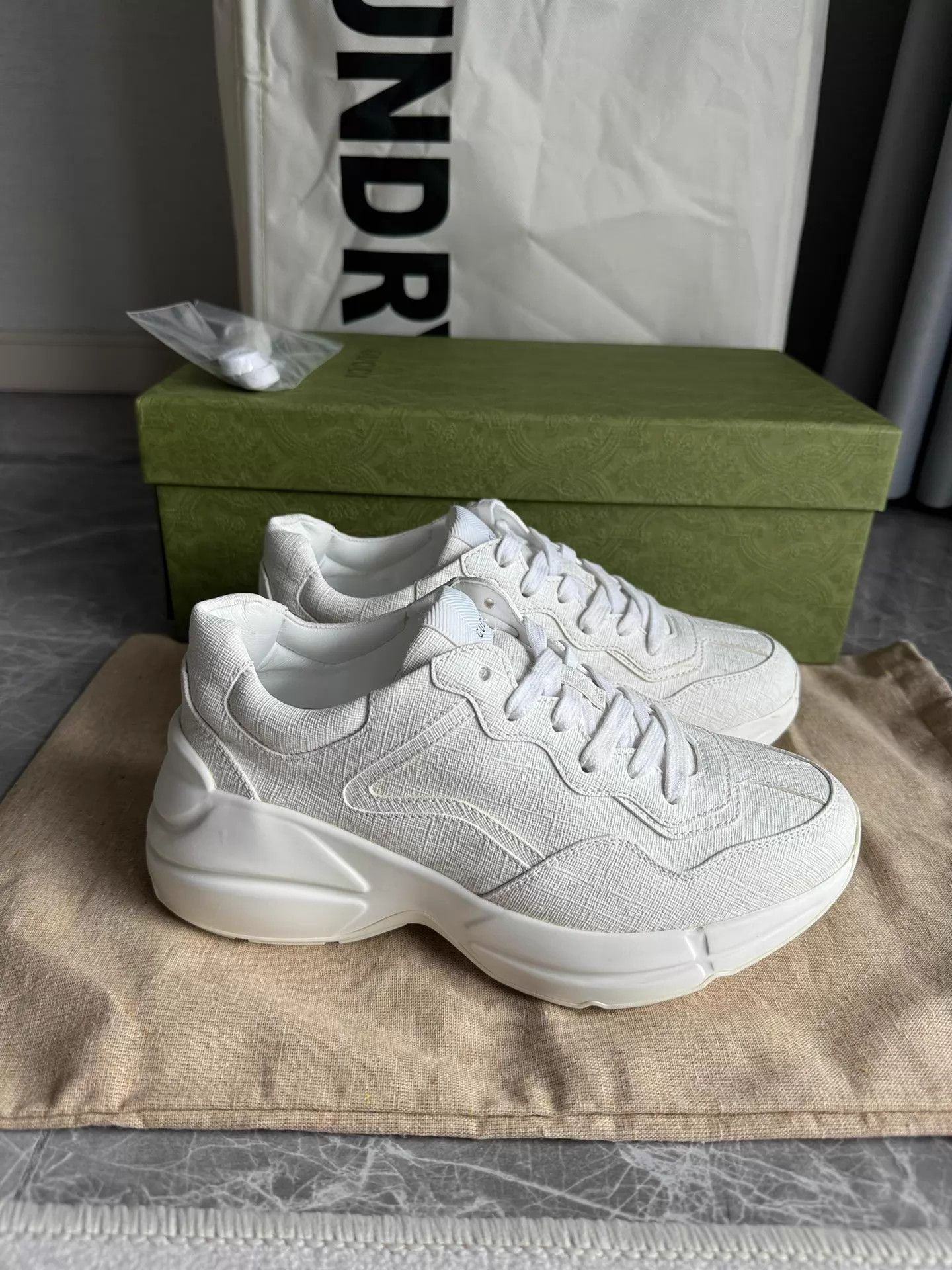 Gucci Gucci Rhyton White GG 35.5 Sneaker Size US 5 / IT 35 - 3 Thumbnail