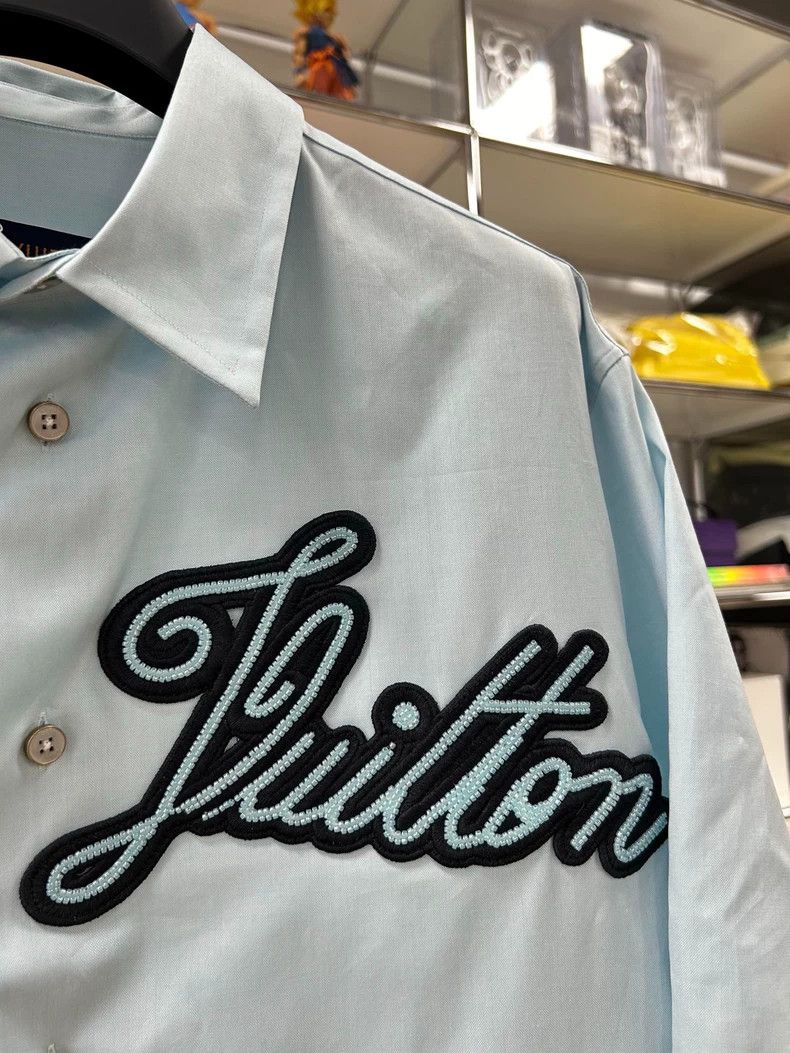 Louis Vuitton Louis Vuitton Sky blue beaded logo short sleeve shirt Size US L / EU 52-54 / 3 - 2 Thumbnail