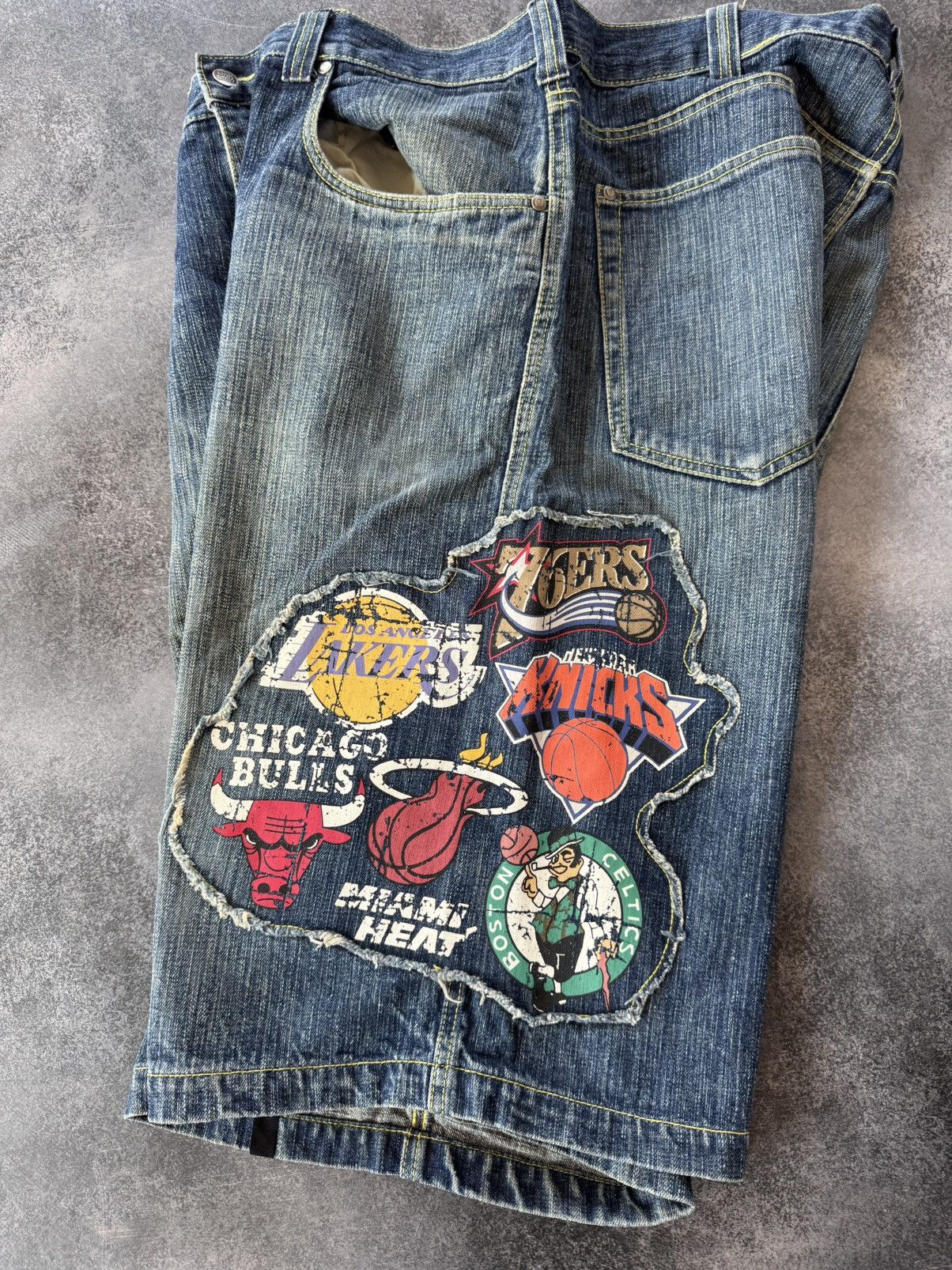 NBA Vintage UNK NBA Team Denim Shorts Size US 40 / EU 56 - 9 Thumbnail