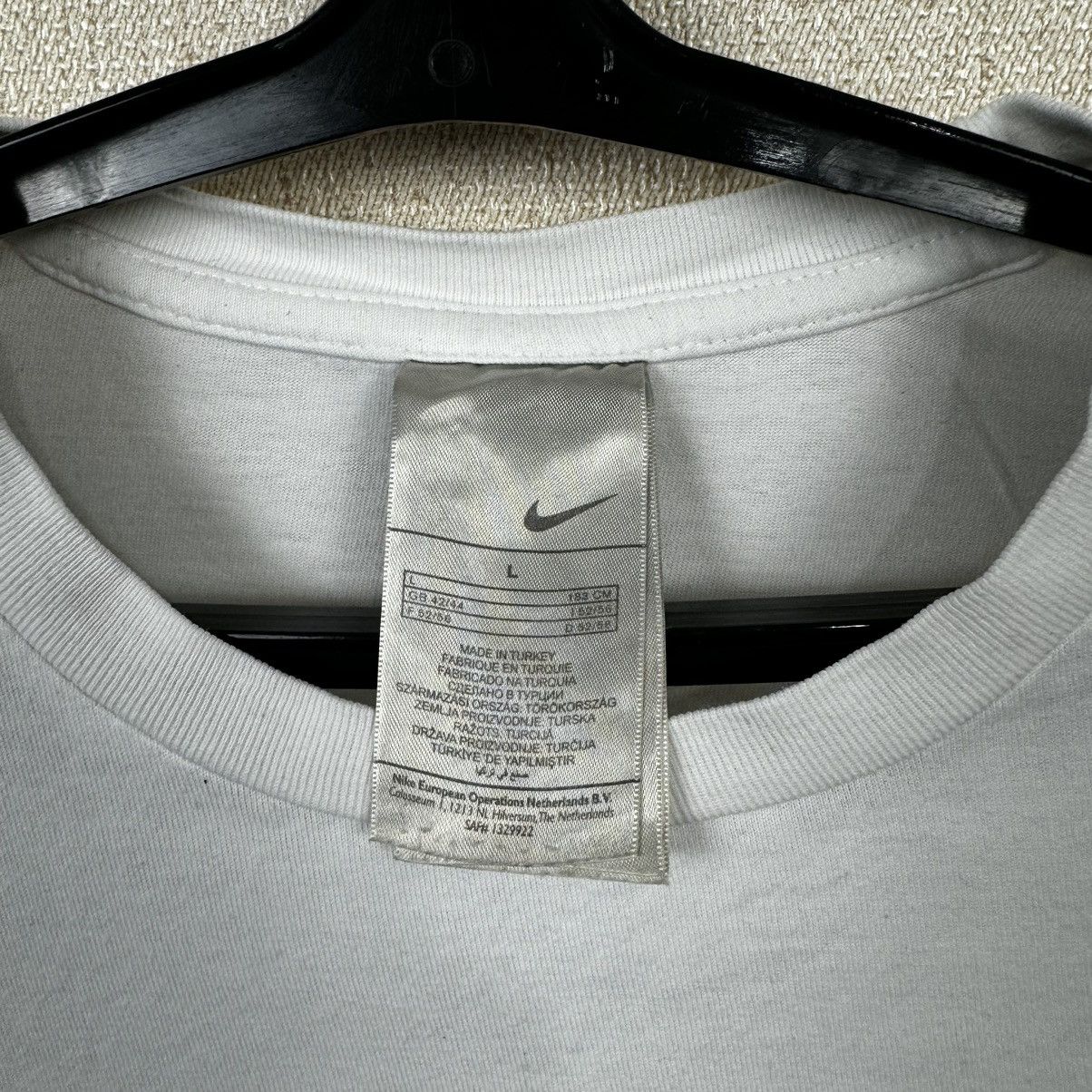 Nike × Vintage Vintage Nike T shirt 00s Centre Logo White Oversized L Size US L / EU 52-54 / 3 - 10 Thumbnail