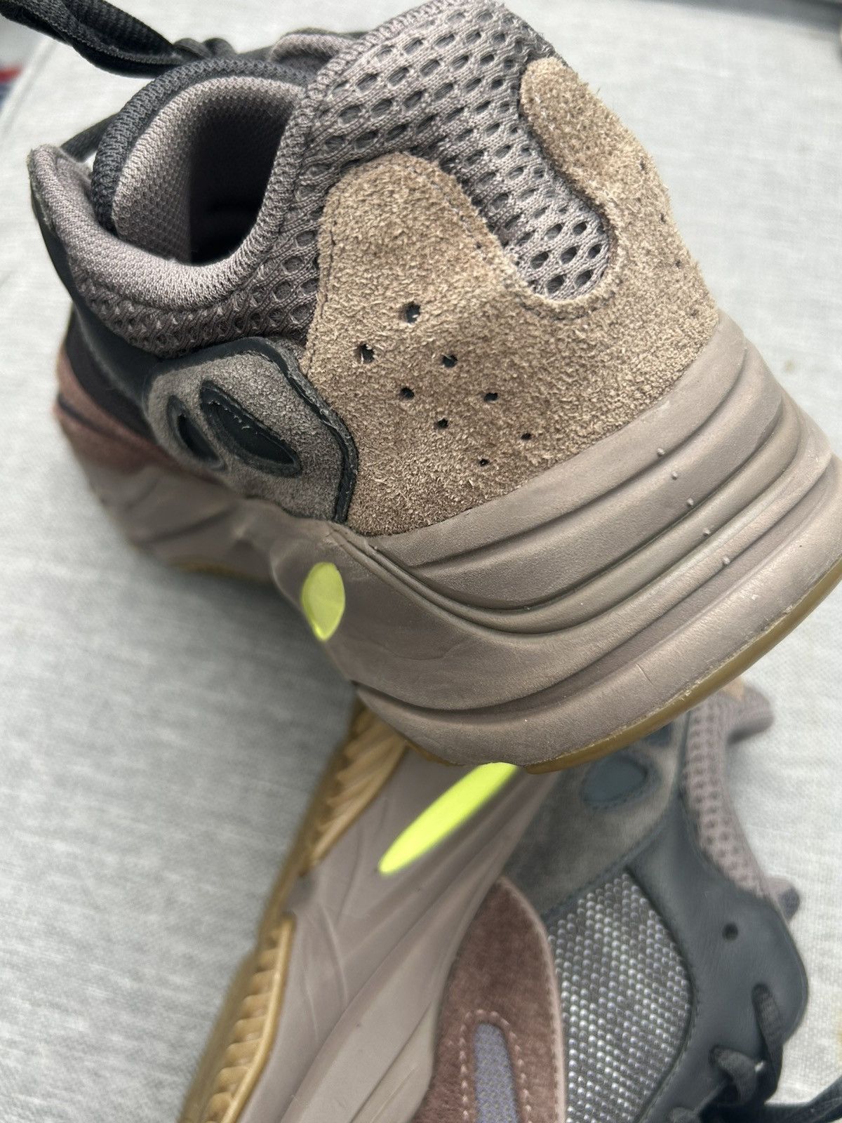 Kanye West × Yeezy Yeezy 700 Salt Size US 8.5 / EU 41-42 - 7 Thumbnail