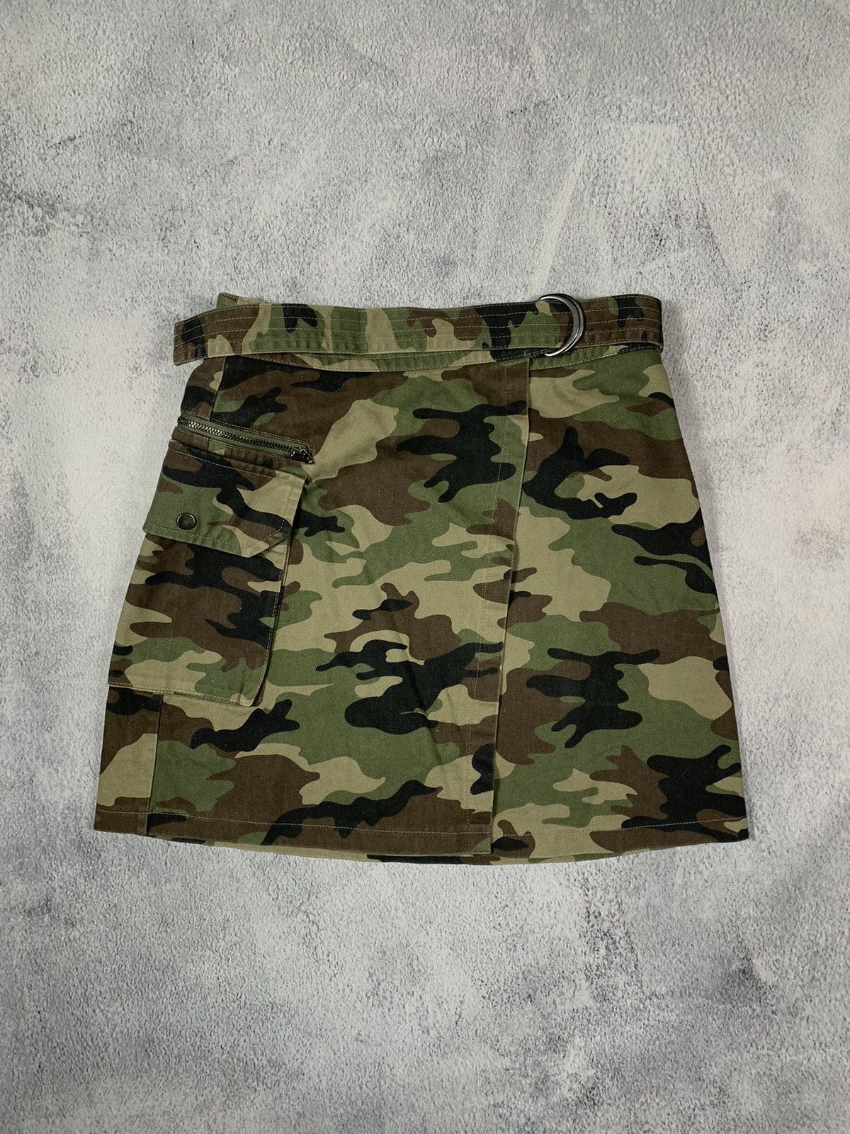 Japanese Brand × Vintage VintageY2K camo cargo mini skirt with a belt millitary style Size 24" / US 00 / IT 34 - 1 Thumbnail