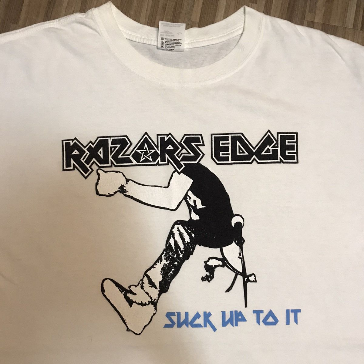 Band Tees × Vintage VINTAGE RAZORS EDGE SUCK UP TO IT AC⚡️DC RARE TEE Size US L / EU 52-54 / 3 - 2 Thumbnail