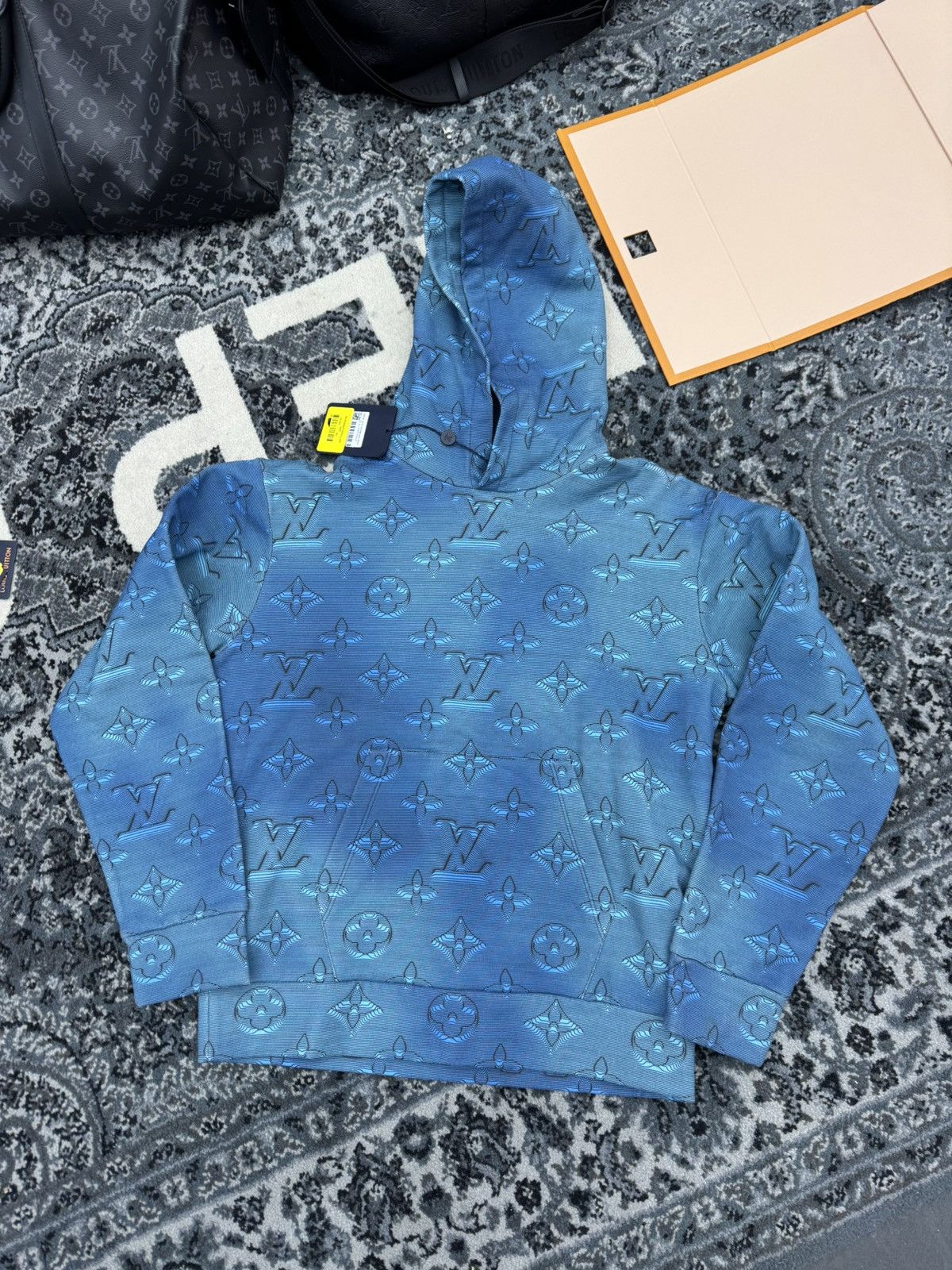 Louis Vuitton Louis Vuitton 2054 blue pull over hoodie Size US S / EU 44-46 / 1 - 1 Thumbnail