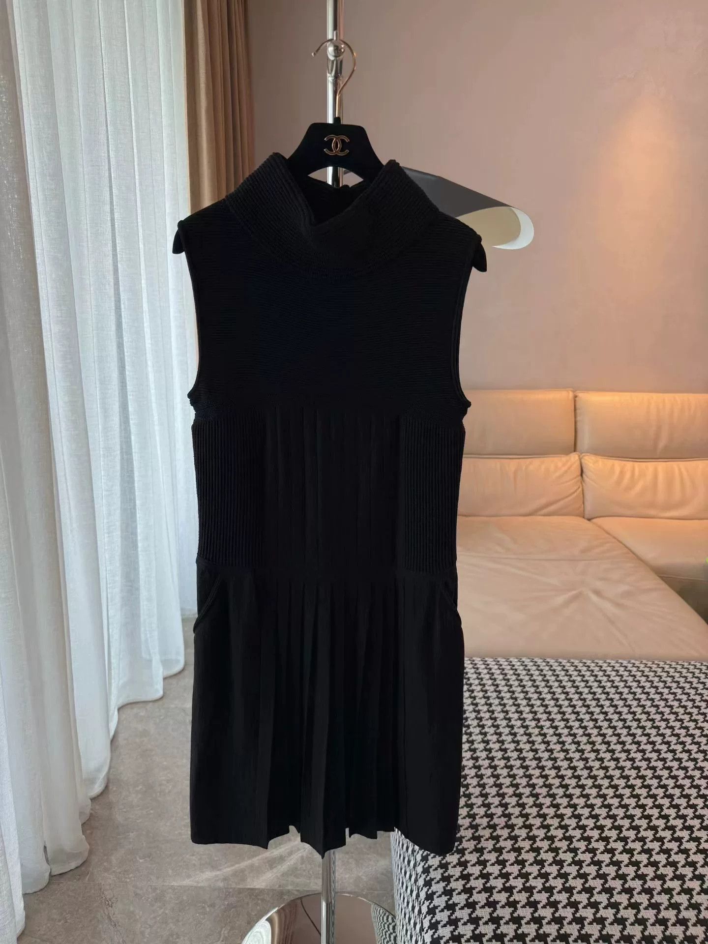 Chanel Elegant Black Chanel Knit Dress with Crystal Buttons Size S / US 4 / IT 40 - 1 Thumbnail