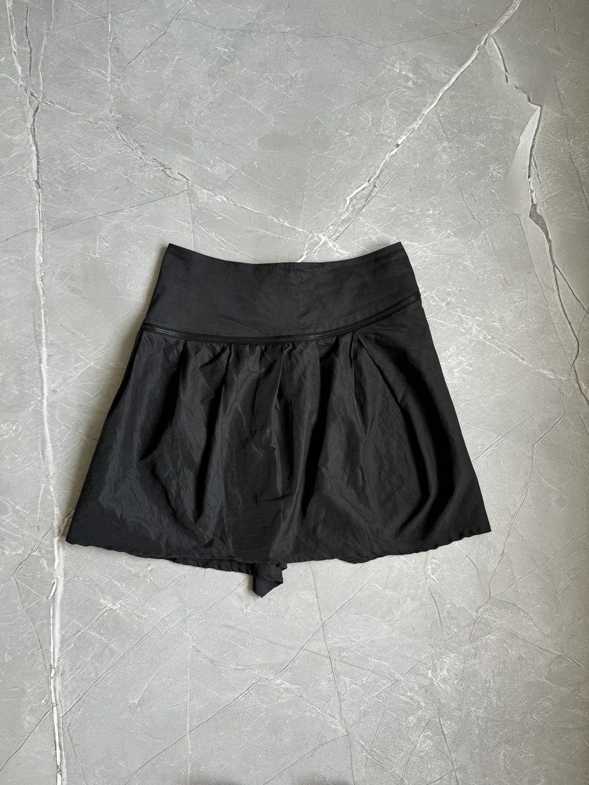 Sarah Pacini Vintage Sarah Pacini Asymetrical Zip Flared Mini Skirt Y2K Size 34" / US 12 / IT 48 - 4 Thumbnail