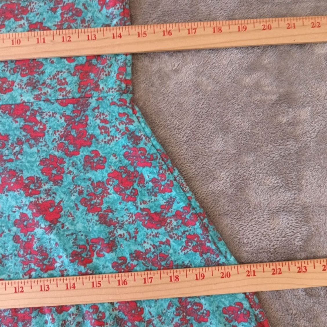 Vintage LuLaRoe Skirt Knee Length A-Line Geometric Blue S KS, Blue, Polyester Spandex, Stretch, Regular, Women, LuLaRoe Skirt Size 28" / US 6 / IT 42 - 3 Thumbnail