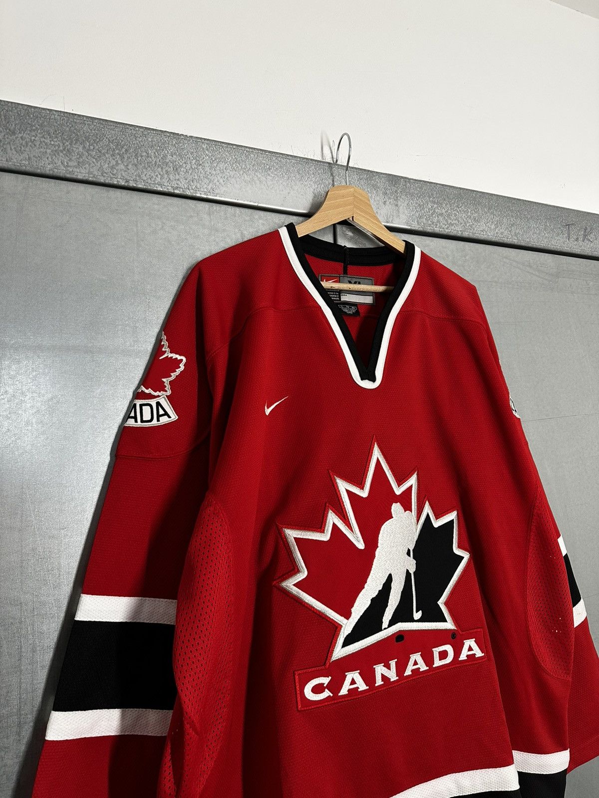Nike Vintage Nike Canada Ice Hockey National Team NFL Jersey Size US XL / EU 56 / 4 - 2 Thumbnail