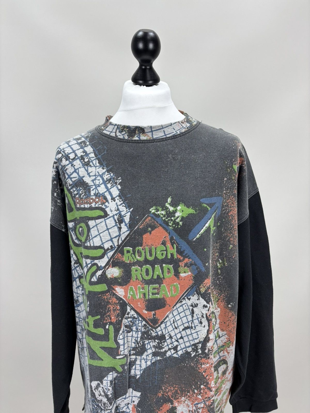Mens vintage sweatshirt Reebok Size XL Color Multicolor