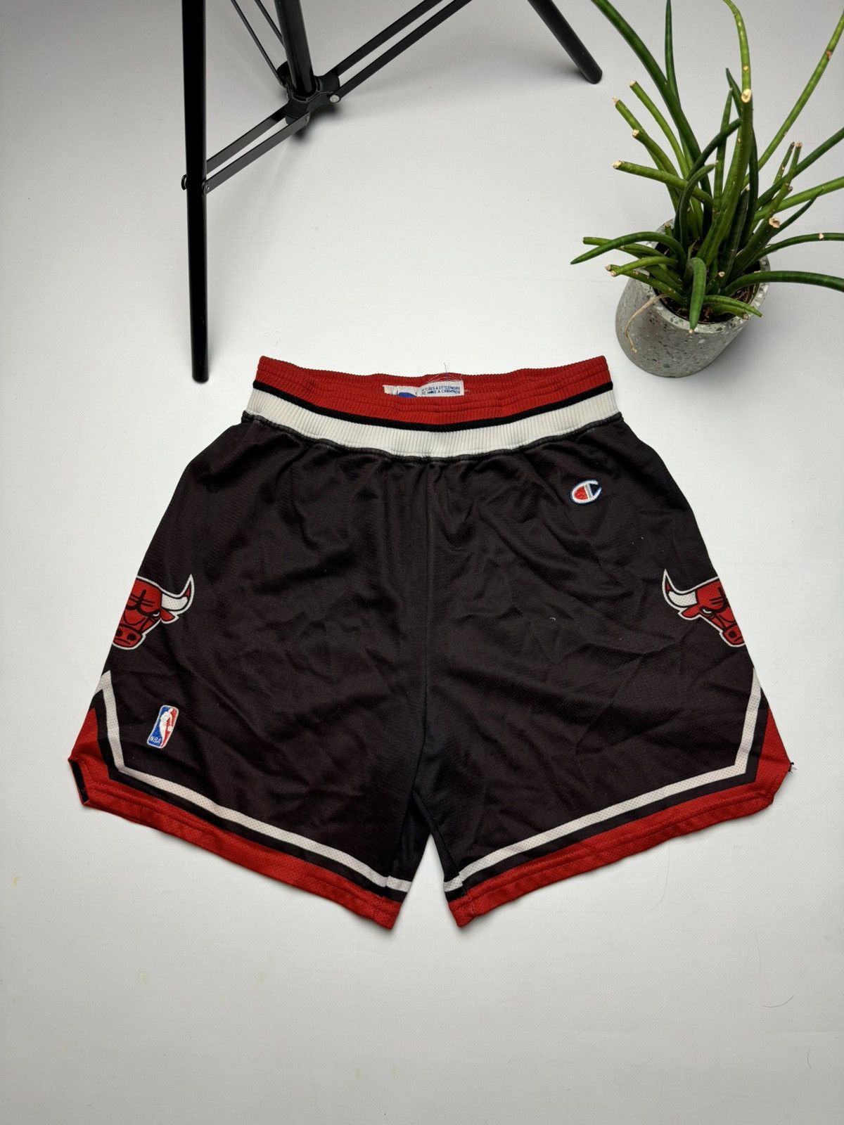 Champion × NBA × Vintage Rare vintage Chicago bulls NBA champion shorts Size US 32 / EU 48 - 1 Thumbnail
