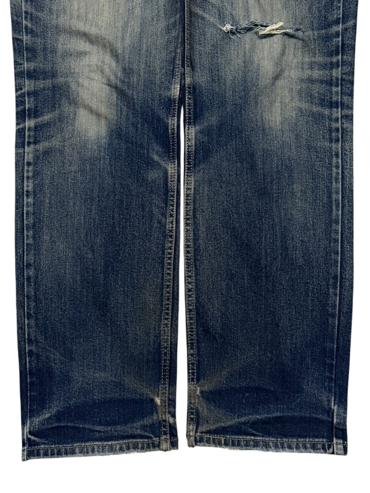 Levi's Vintage Levi’s 514 Denim Jeans | Vintage Straight Fit | W35 Size US 35 - 6 Thumbnail