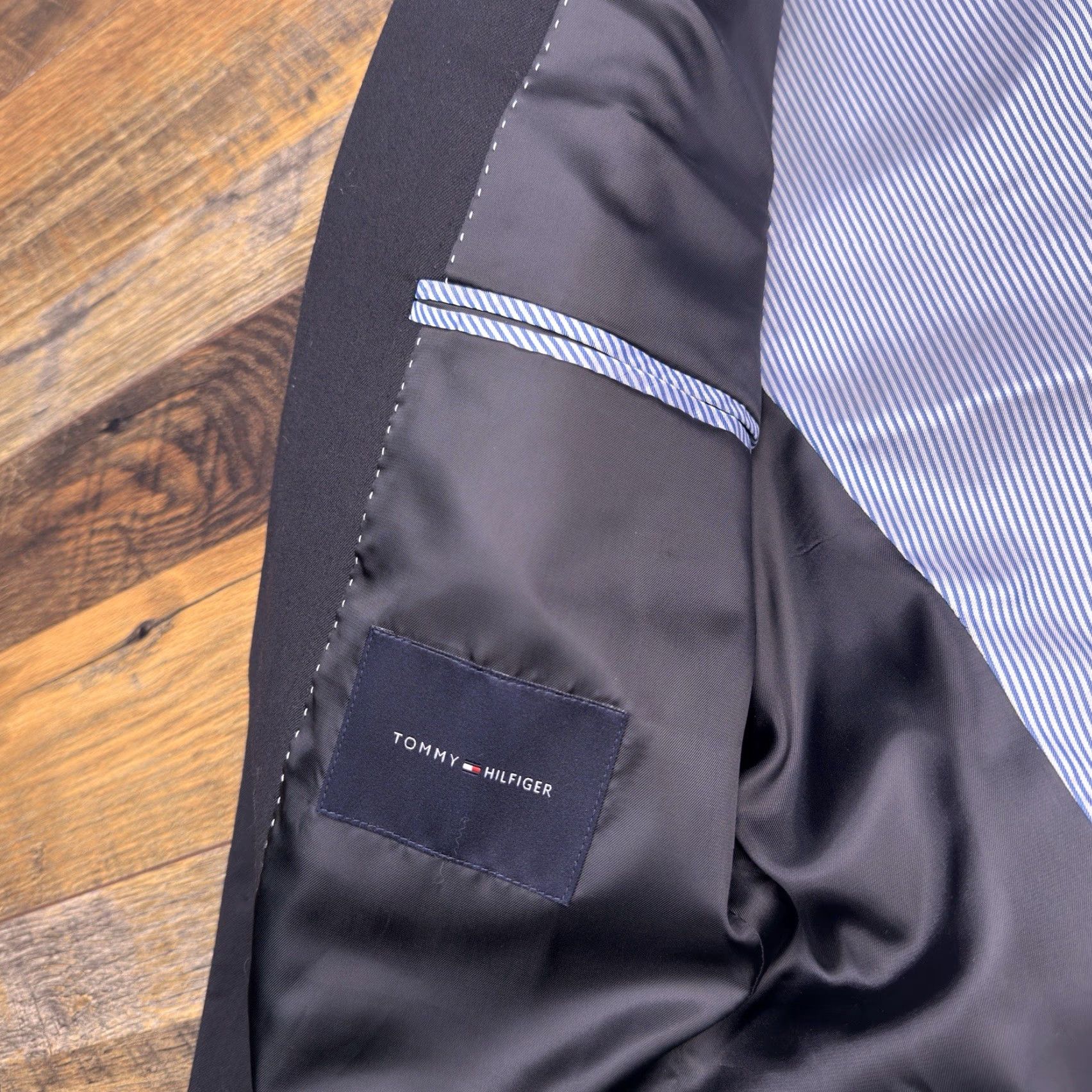Tommy Hilfiger Tommy Hilfiger Suit Jacket 38 Short Black Wool Blazer One-Button Notch Lapel Single-Breasted Men Regular Chest 40 Front 2-Button Dry Clean Only Size US 38 / EU 54 - 5 Thumbnail