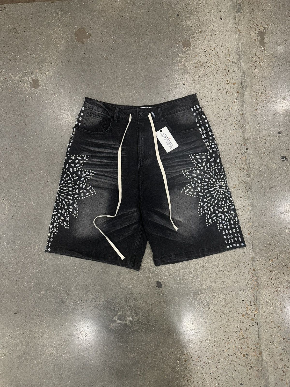 Vale Vale forever vally dreams black ice out jean shorts Size US 32 / EU 48 - 1 Thumbnail