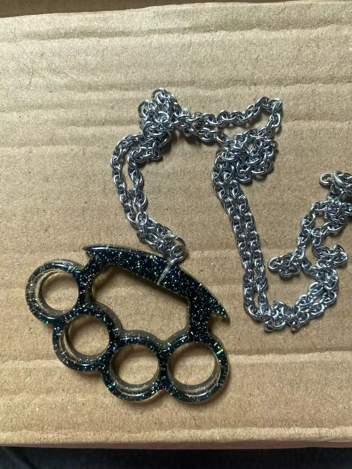 Jewelry × Other Chain Resin Glitter Knuckle Pendant Necklace Size ONE SIZE - 2 Thumbnail