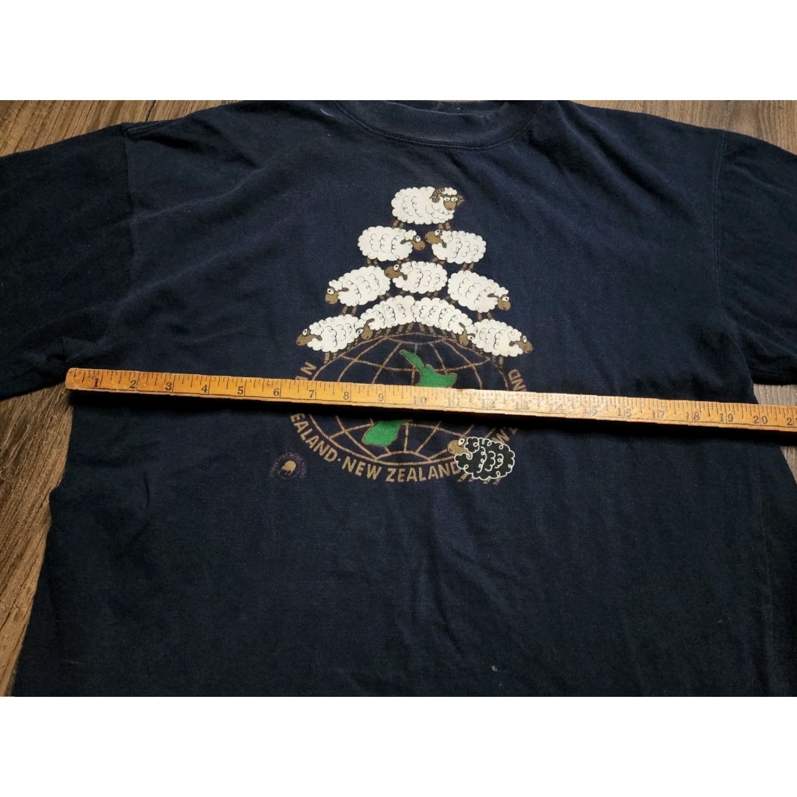 Vintage VINTAGE Clarke Design Men's T-Shirt Adult Medium Blue 90s Animals Travel New Zealand Logo Size US M / EU 48-50 / 2 - 5 Thumbnail