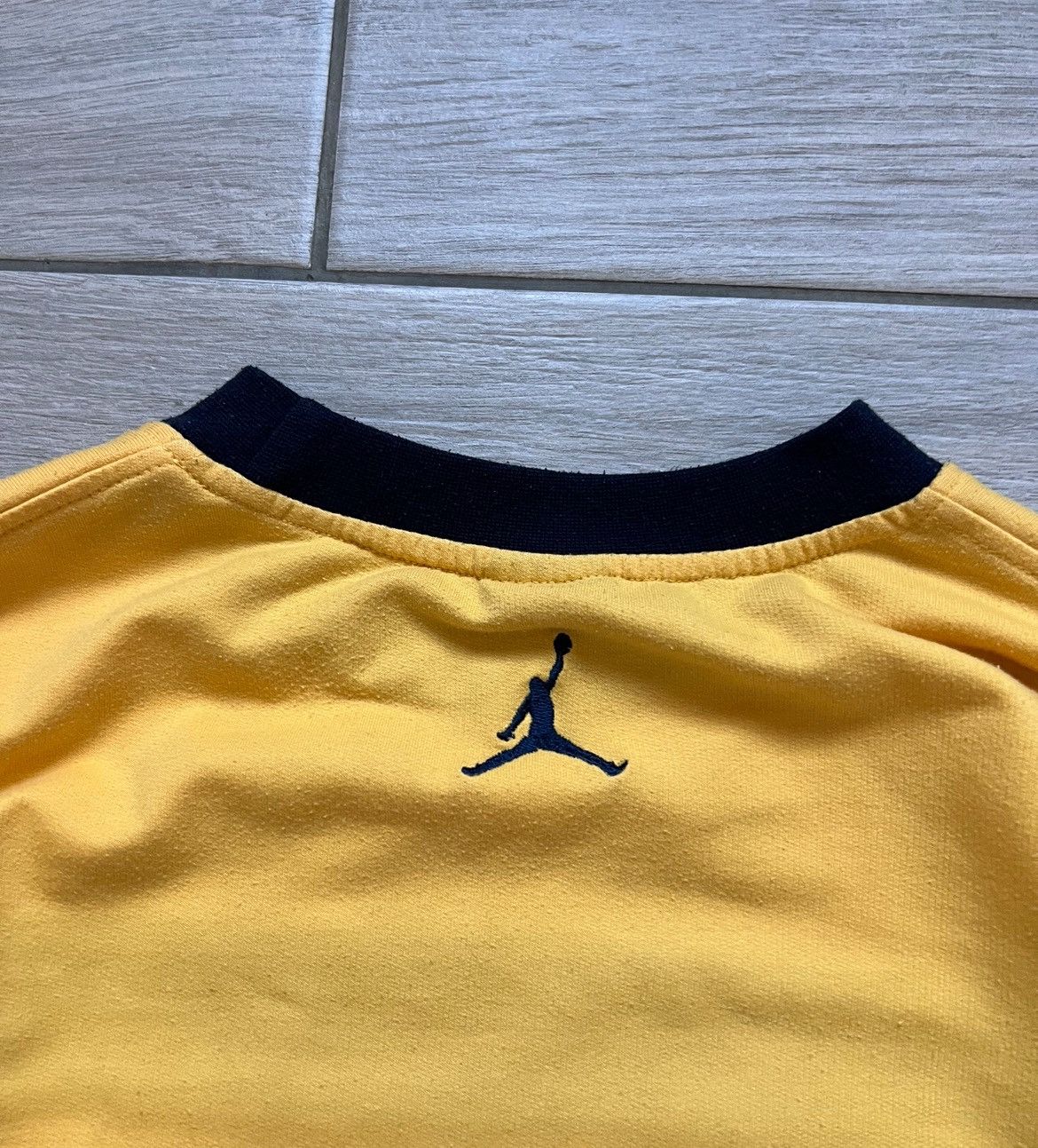 Jordan Brand Vintage Nike Air Jordan Longsleeve Mini Logo Y2K Size US L / EU 52-54 / 3 - 13 Thumbnail