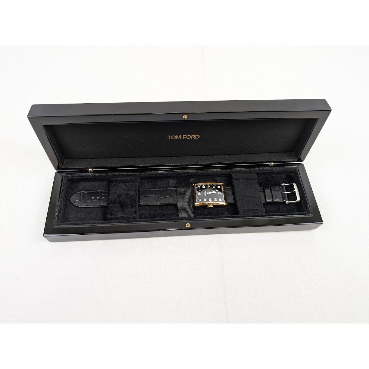 o1rshd1 Size: OS / Watch in Alligator & Real Gold in Black