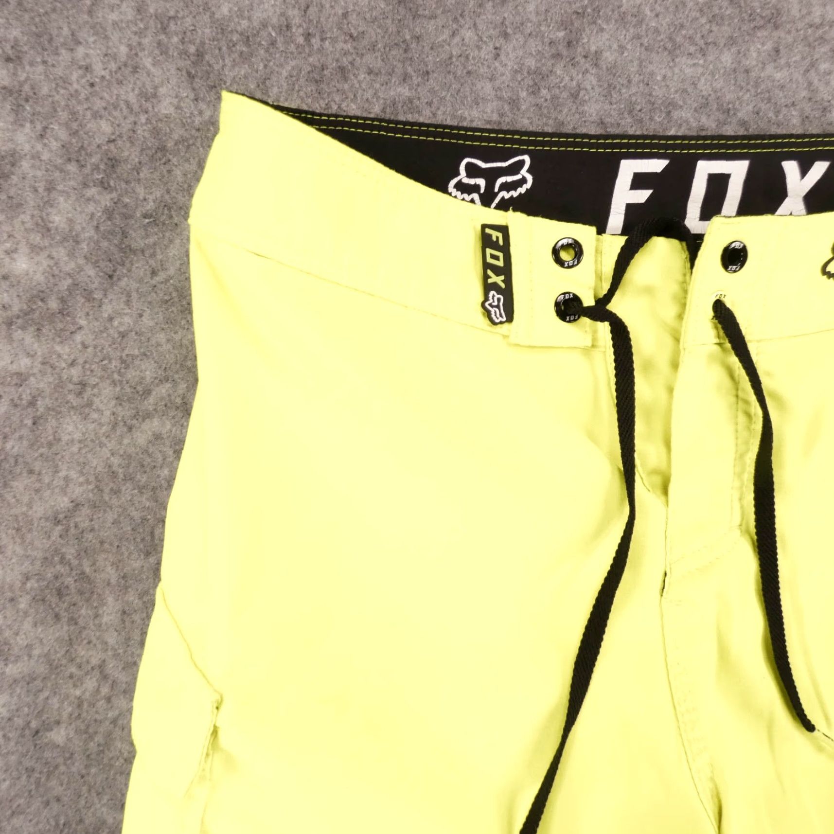 Vintage Fox Head Board Shorts Mens 27 Yellow Drawstring Pockets | 100% Polyester | Above-the-Knee | Regular Size Size US 27 - 2 Thumbnail