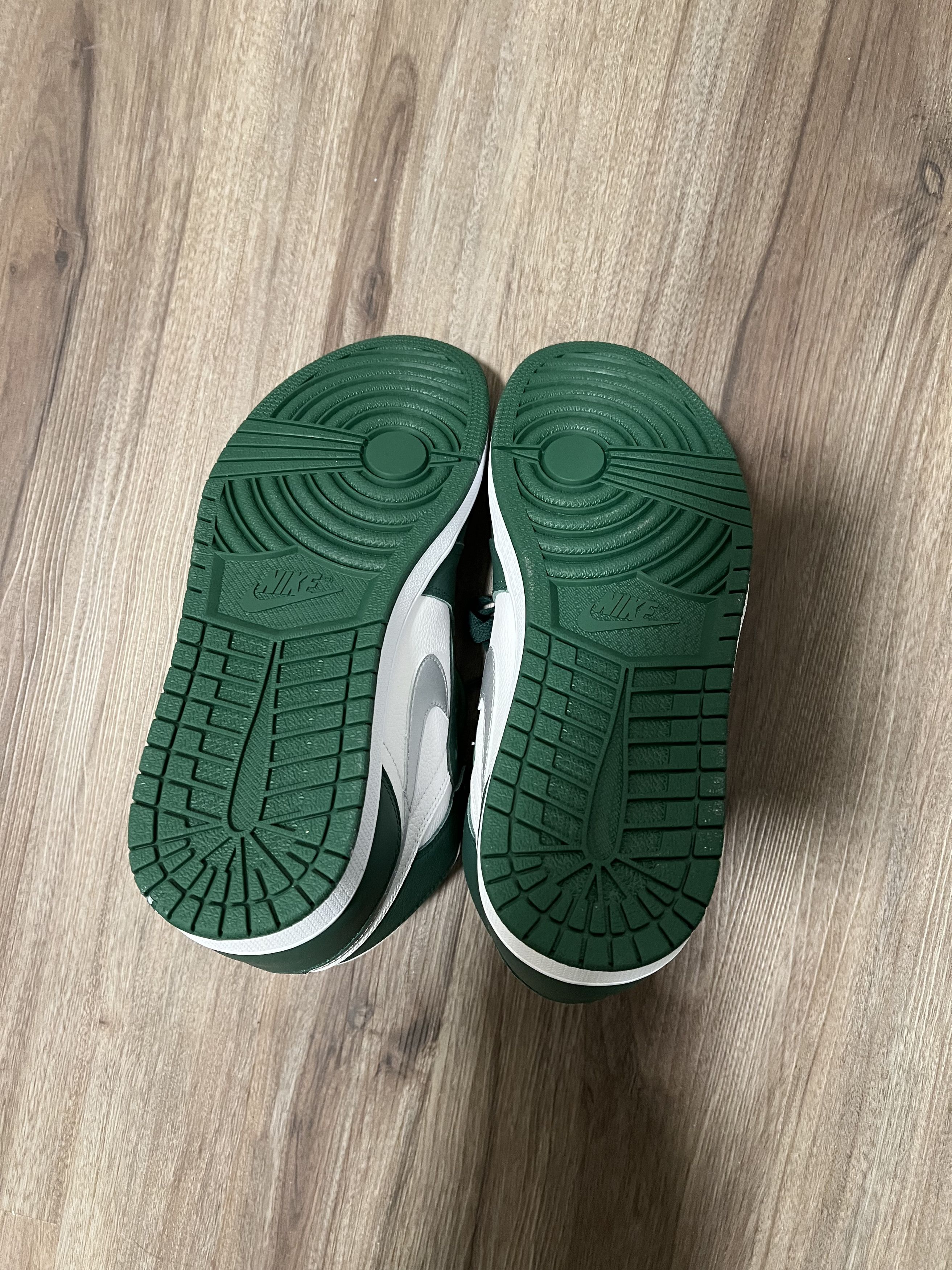 Nike Air Jordan 1 Retro High OG - Gorge Green Size US 10.5 / EU 43-44 - 7 Thumbnail