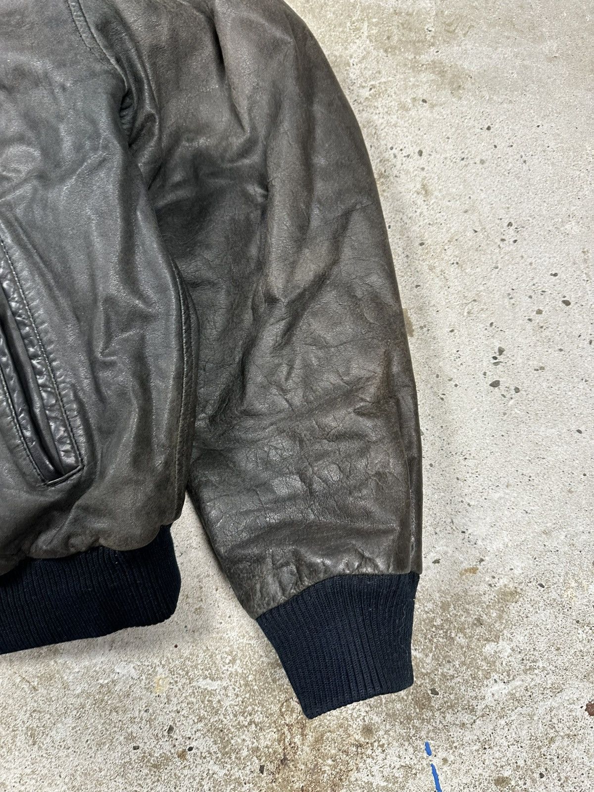 Other Vintage 90s Black Distressed Leather Bomber Jacket Army Size US XL / EU 56 / 4 - 8 Thumbnail