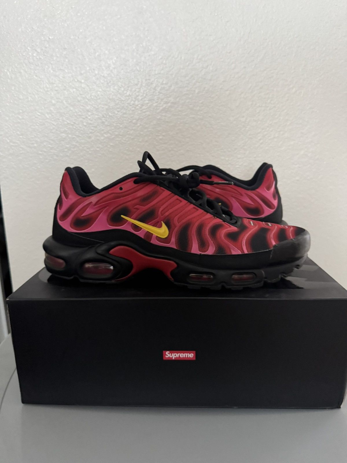 Nike × Supreme Nike Air Max Plus Supreme University Red Size US 10.5 / EU 43-44 - 1 Thumbnail
