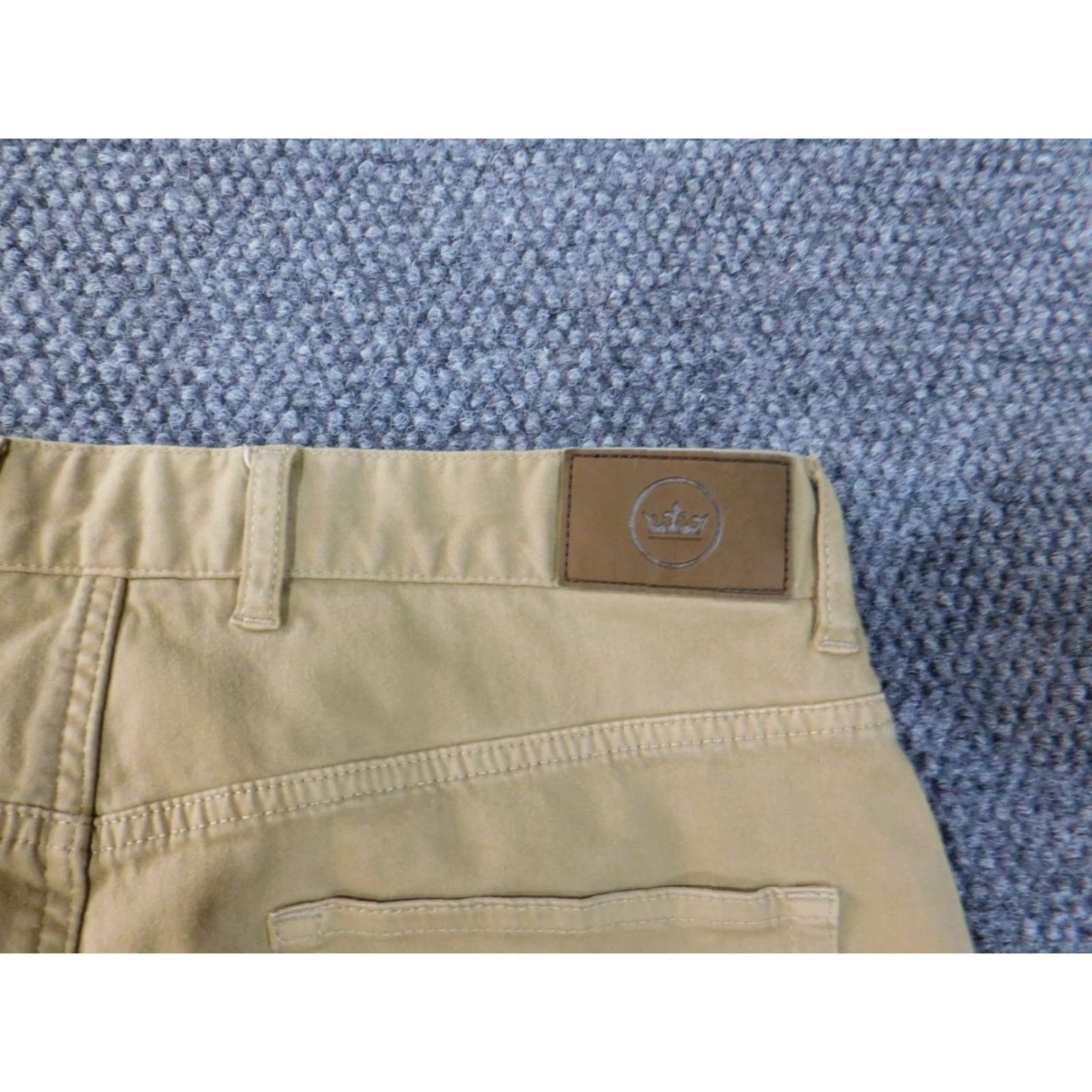 Peter Millar Peter Millar Pants 33x27 Mens beige slim fit chino khaki prep stretch Chino Pants Slim Beige Mens 33 Regular Inseam 27 Tapered Modern Preppy Baggy? Size US 33 - 6 Thumbnail