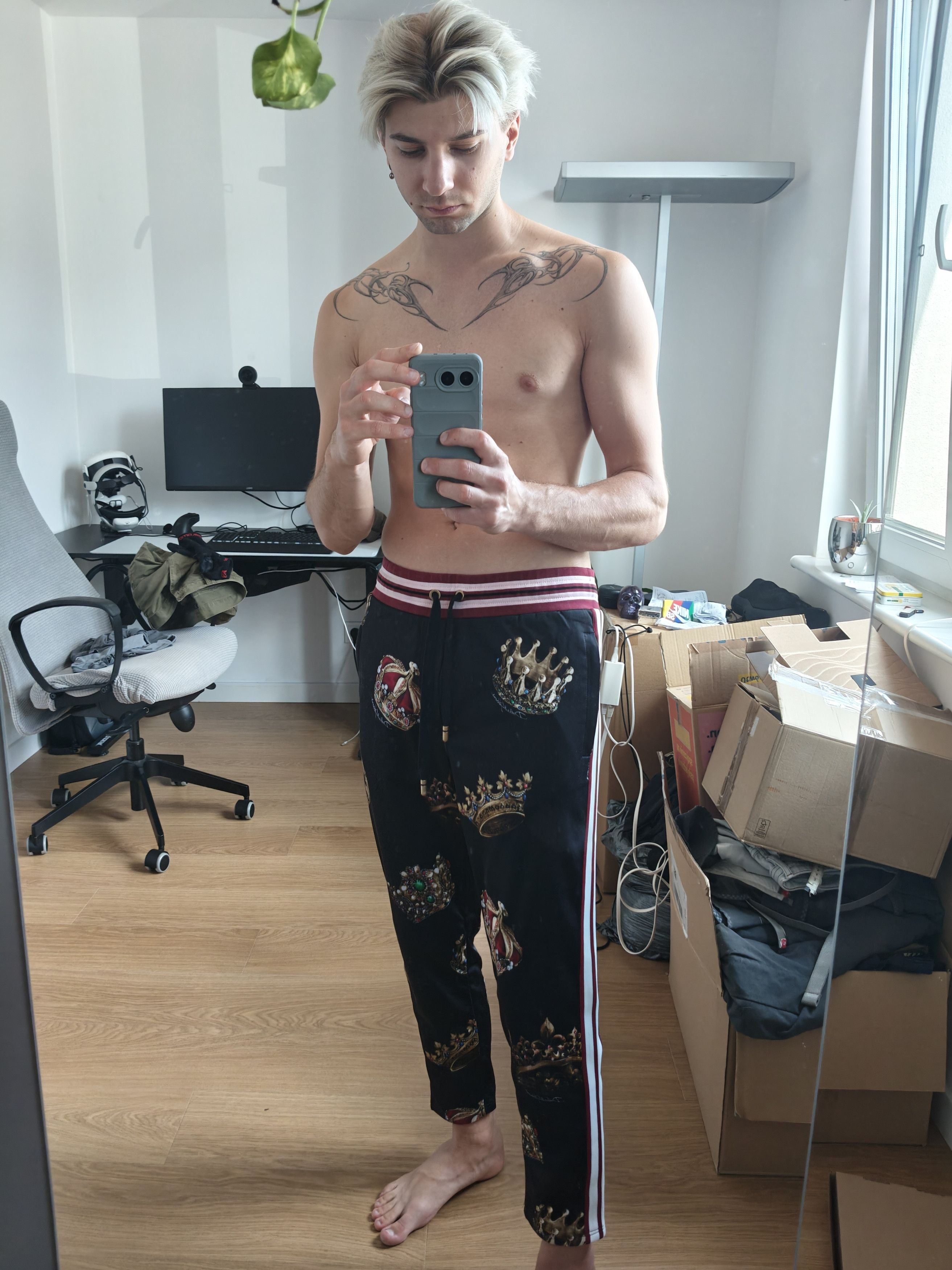 Dolce & Gabbana Dolce & Gabbana Crown Motif Printed Track Pants Size US 30 / EU 46 - 13 Thumbnail