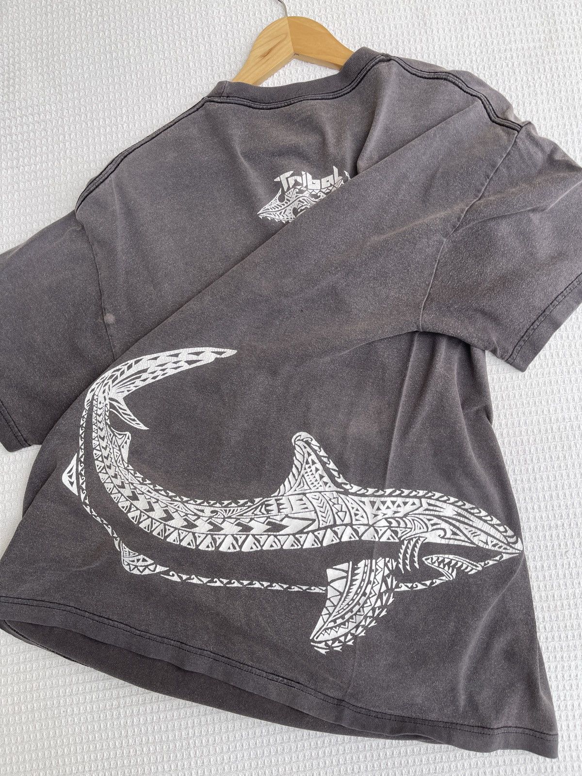 Tribal Streetwear LastDrop🔥Vtg90s Tribal Edge Clothing Sun Faded Shark T Shirt Size US XL / EU 56 / 4 - 1 Thumbnail