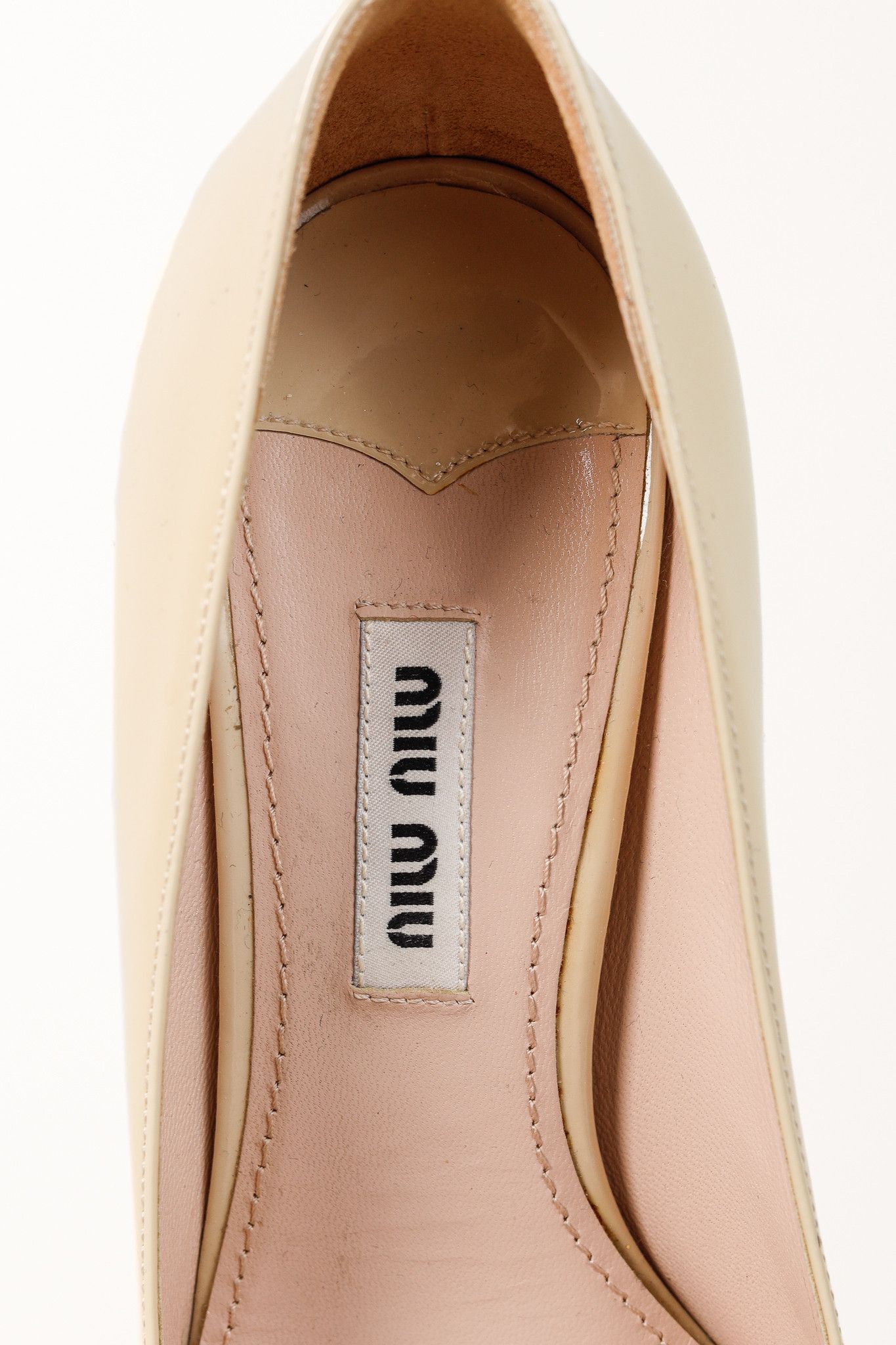 Miu Miu Miu Miu Cream Vernice Leather Pointed-Toe Pumps Size US 5.5 / IT 35.5 - 9 Thumbnail