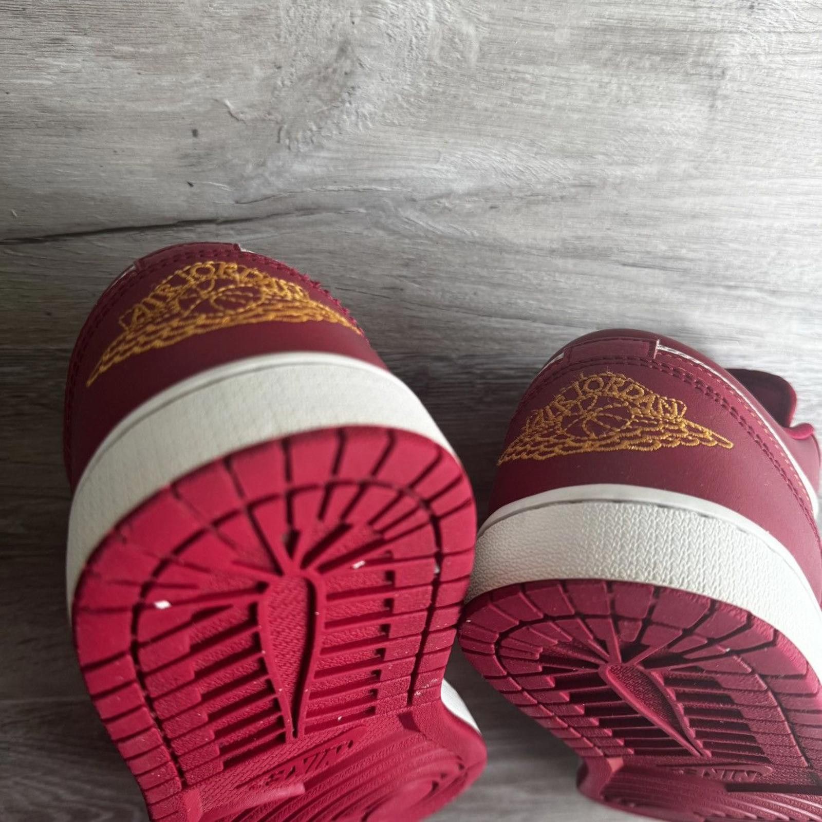 Jordan Brand NIKE • JORDAN 1 Low "Cardinal Red" (9M) Size US 9 / EU 42 - 12 Thumbnail