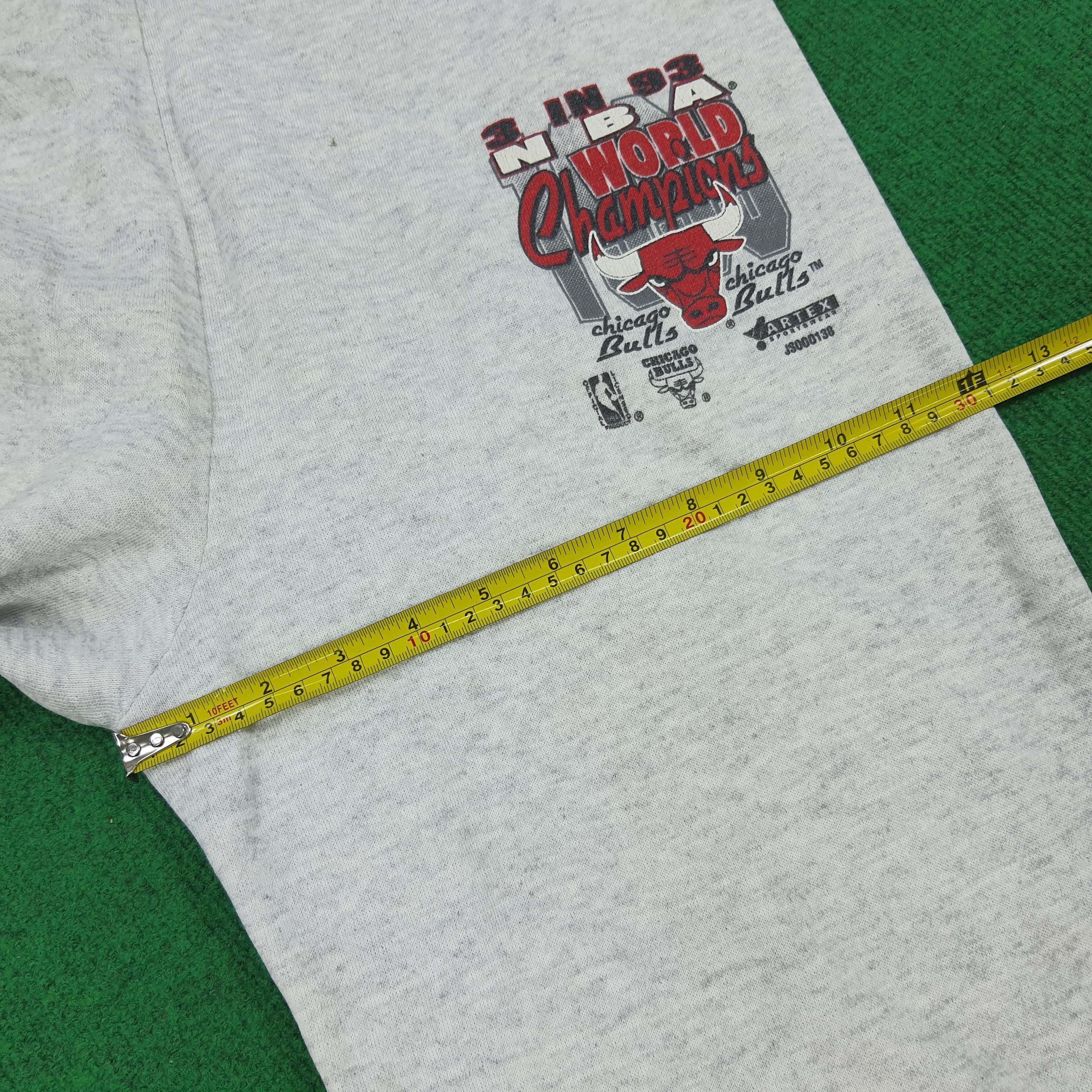 NBA × Vintage Vintage NBA World Champs Chicago Bulls Sweatpants Size US 35 - 9 Thumbnail