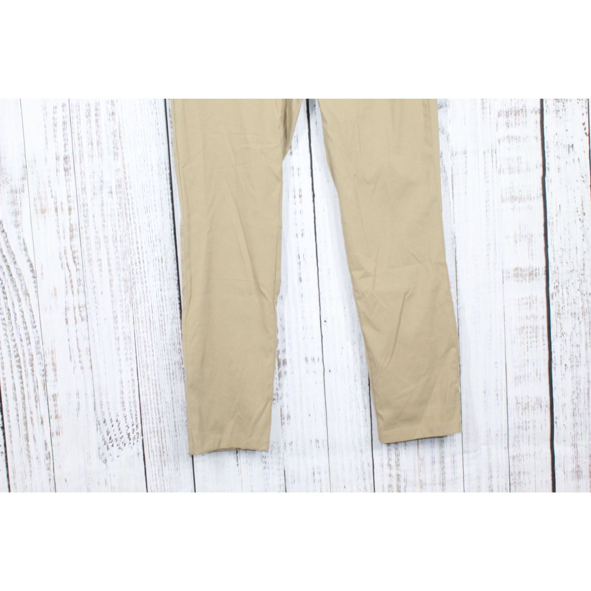 L.L. Bean LL Bean Venture Stretch Commuter Chinos Tapered Leg Size US 32 / EU 48 - 9 Thumbnail