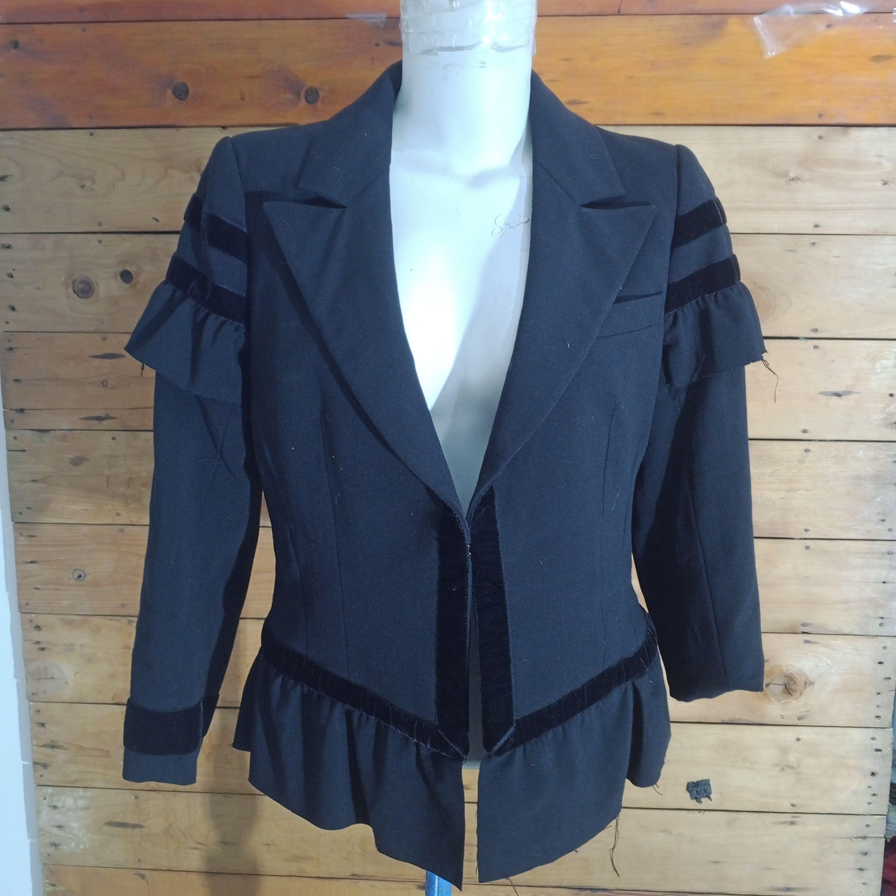 Alexander McQueen Alexander Mqueen Blazer Black Distressed Size XS / US 0-2 / IT 36-38 - 1 Thumbnail