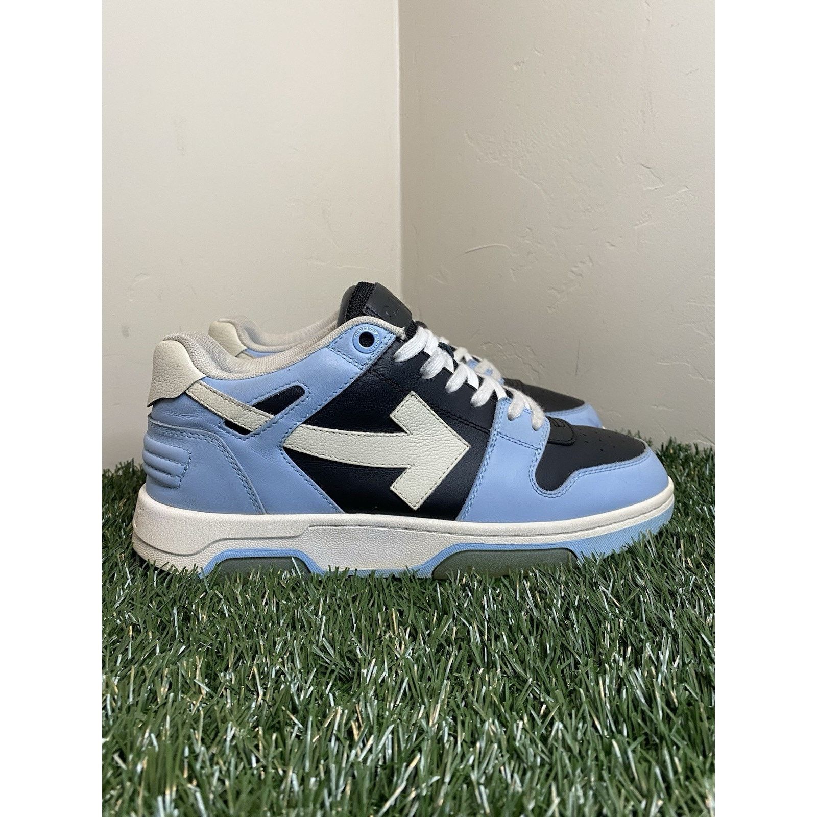 Off-White Size 41 (8 US) Off-White Out of Office 'UNC Blue White ' Size US 8 / EU 41 - 1 Thumbnail