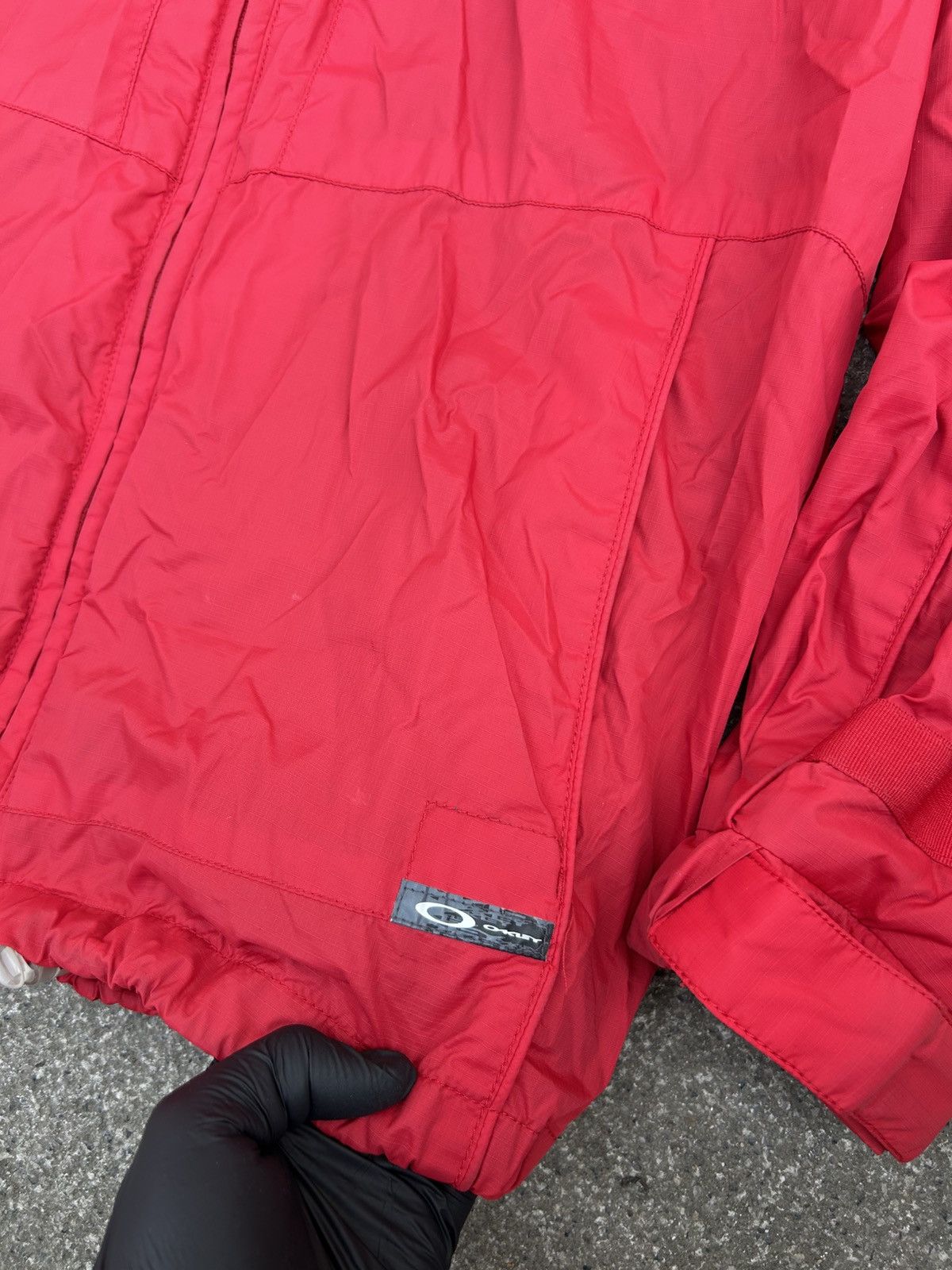 Oakley Oakley Vintage red Hooded Windbreaker Jacket with big Logo Size US S / EU 44-46 / 1 - 5 Thumbnail