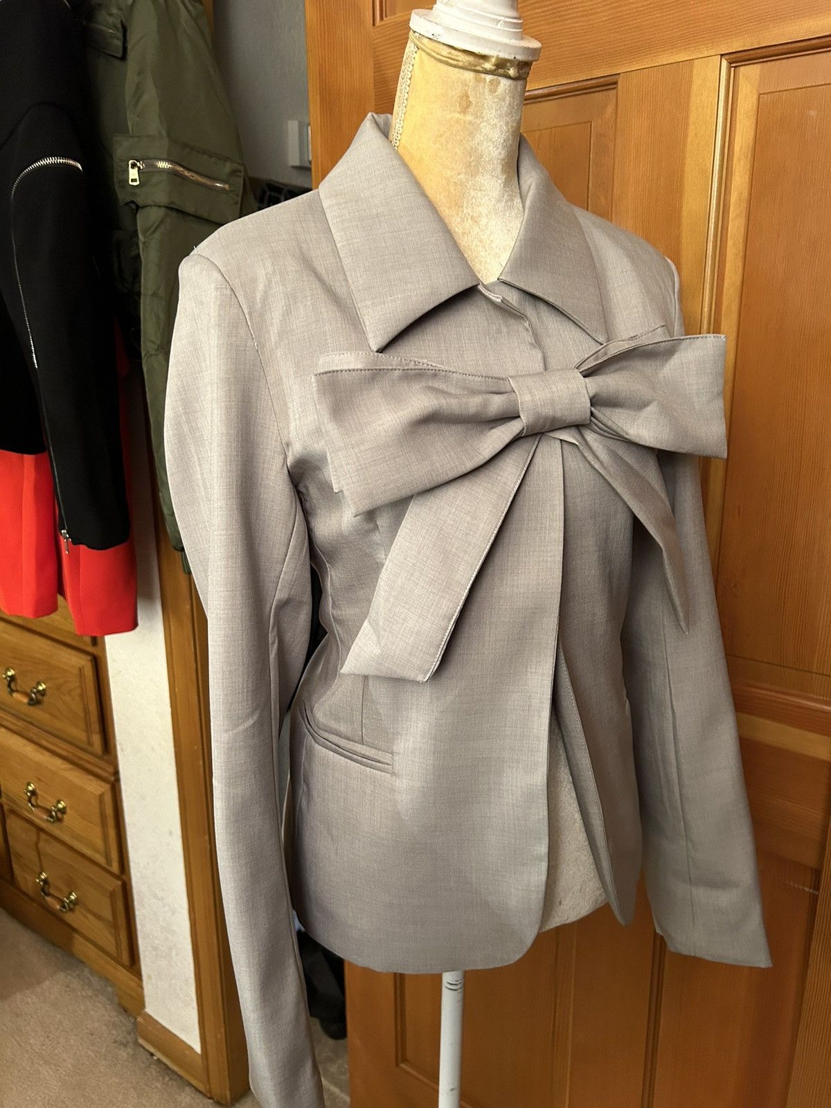 Designer × Other NWT, Lavishly Paris Women's Gray Bowknot Designer Shirt. Size S / US 4 / IT 40 - 15 Thumbnail