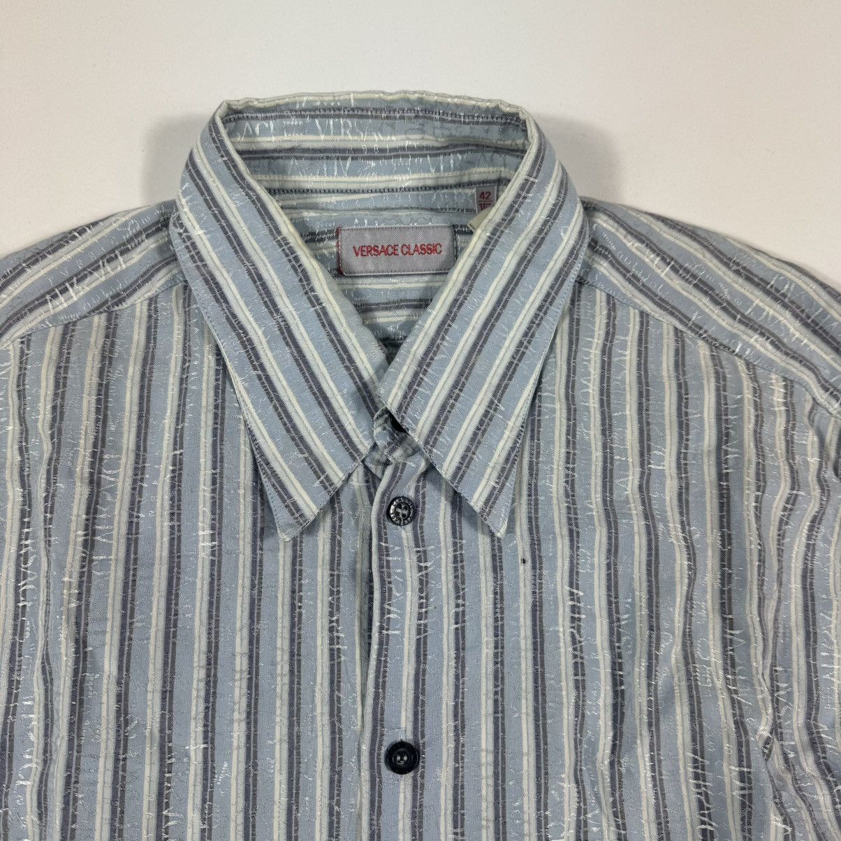 Versace vintage 90s versace monogrammed shirt very rare Size US S / EU 44-46 / 1 - 5 Thumbnail