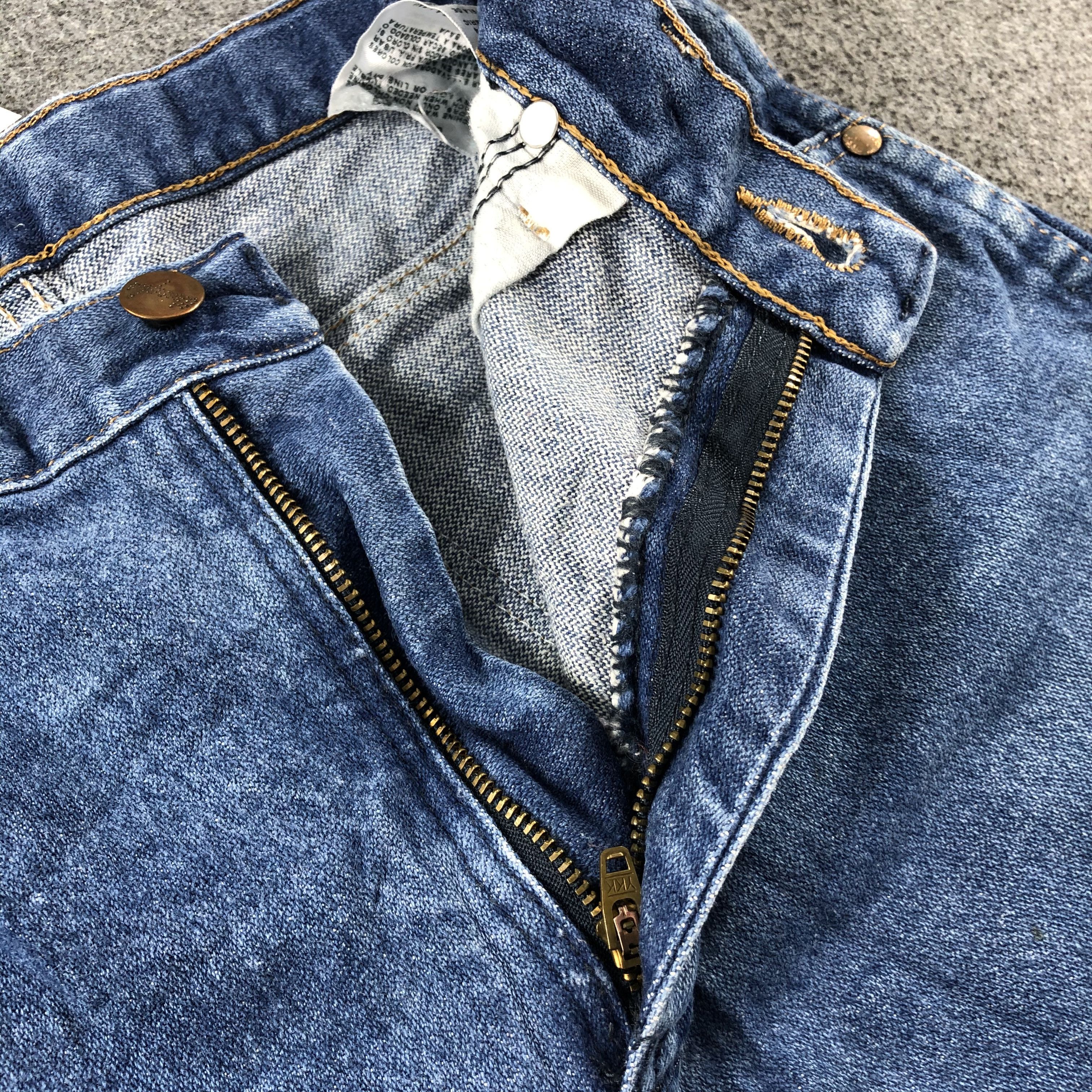 Vintage Vintage Blue Wash Wrangler Jeans-J2597 Size US 26 / EU 42 - 10 Thumbnail