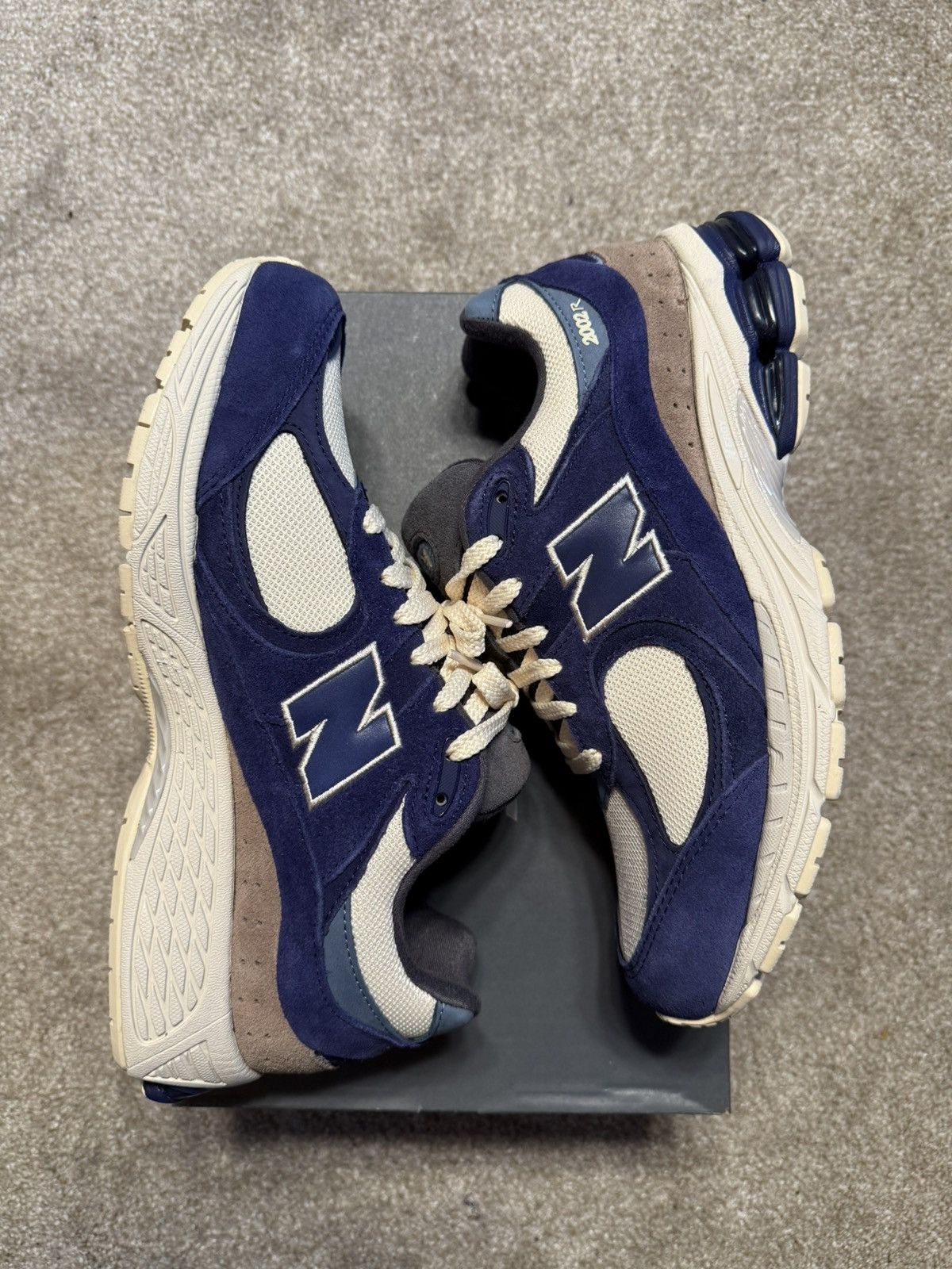 New Balance New Balance 2002R “Light Cream Purple” Size US 9.5 / EU 42-43 - 4 Thumbnail