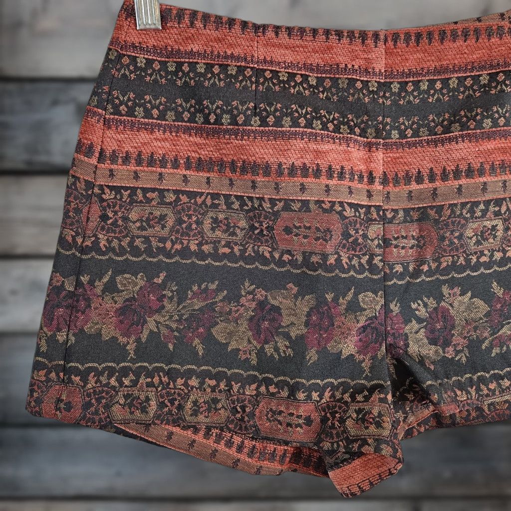BB Dakota BB Dakota Womens Shorts Sz 10 High Rise Black Burgundy Floral Striped Size 32" / US 10 / IT 46 - 1 Thumbnail