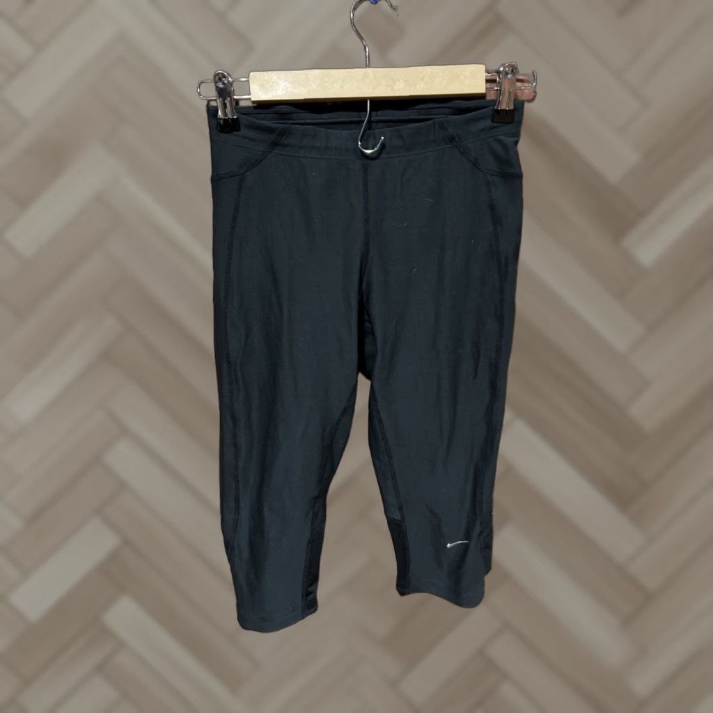 Nike Nike Women's S Leggings Cropped Black Dri-FIT Stretch Elastic Waist Activewear 2020s Size 28" / US 6 / IT 42 - 1 Thumbnail