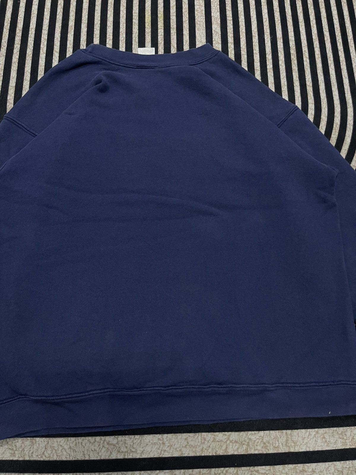 Nike 90s NIKE BIG SWOOSH SWEATSHIRT NICELY FADED Size US L / EU 52-54 / 3 - 13 Thumbnail