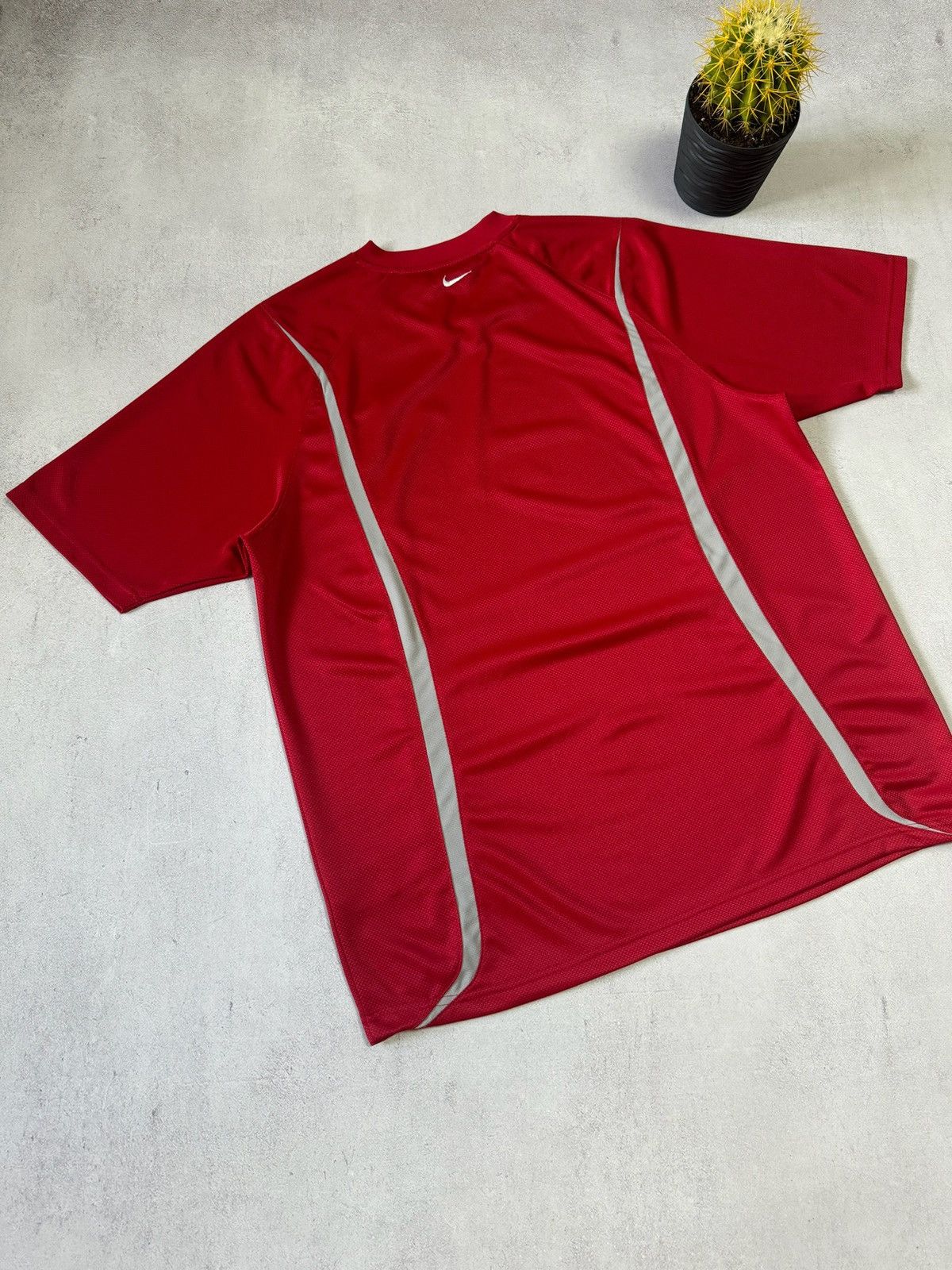 Vintage Vintage Nike T Shirt Tee Jersey Big Logo Baggy Mini Swoosh Size US L / EU 52-54 / 3 - 8 Thumbnail