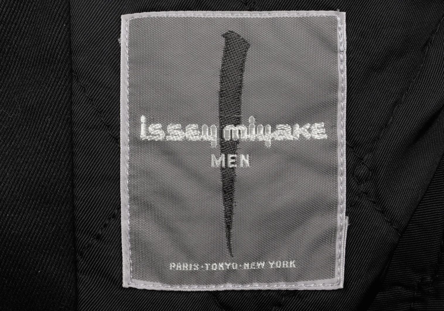 Issey Miyake Quilted L Jacket with Riri Zip Cuffs in Black, Size L Size US L / EU 52-54 / 3 - 19 Thumbnail