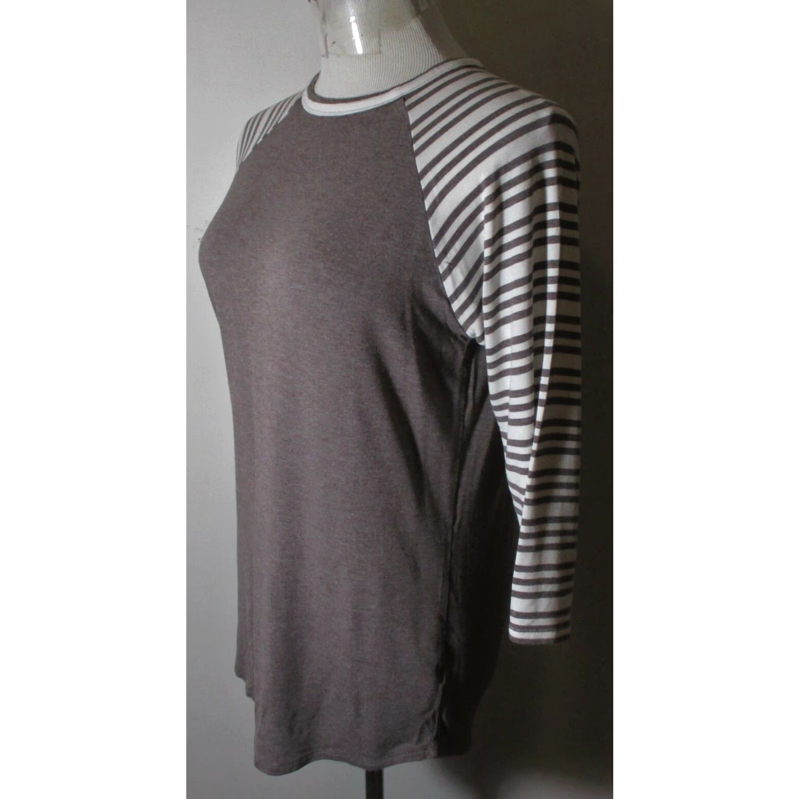 Vintage LULAROE Top Women Taupe Rayon Stretch 3/4 Sleeve Size S Size S / US 4 / IT 40 - 4 Thumbnail
