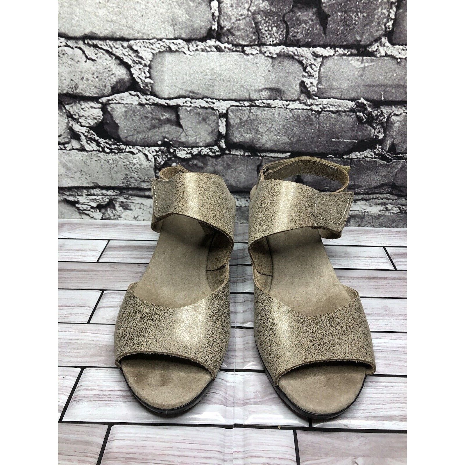 Other Munro American Taupe Shimmer Leather Strap Casual Heels Wom Size US 8.5 / IT 38.5 - 15 Thumbnail