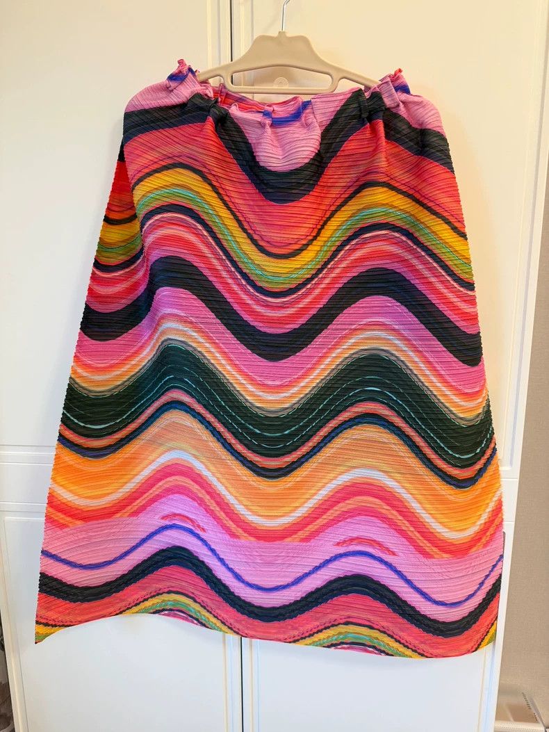 Issey Miyake Issey Miyake size:5 Rainbow horizontal stripe half skirt Size 31" - 1 Thumbnail