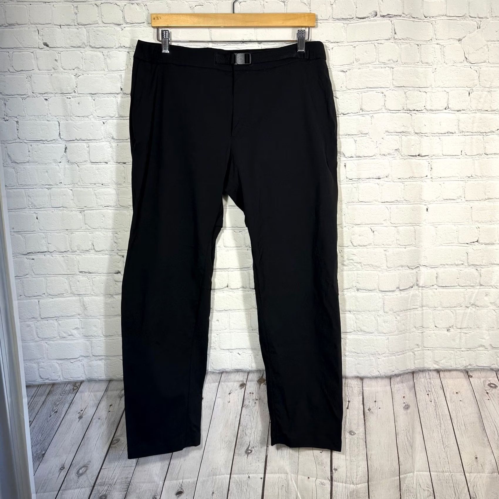 Lululemon Lululemon Pants Mens 34 Black Stretch Trousers Belted Adjustable Waist Breathable Pockets Chino Straight Regular Size US 36 / EU 52 - 2 Thumbnail