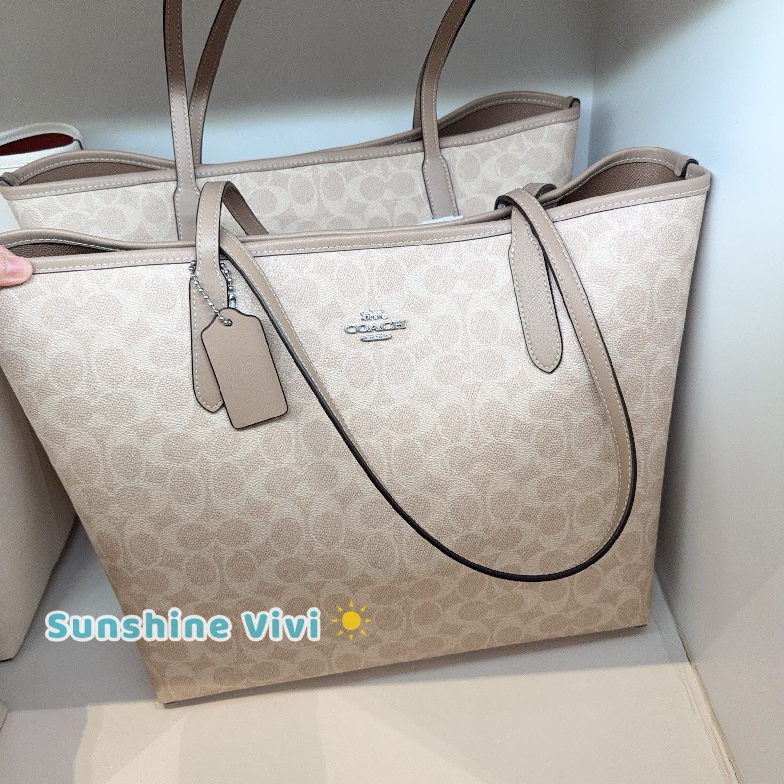 Coach NWT Coach City Tote Bag Signature Canvas CV976 Sand/Taupe Size ONE SIZE - 1 Thumbnail